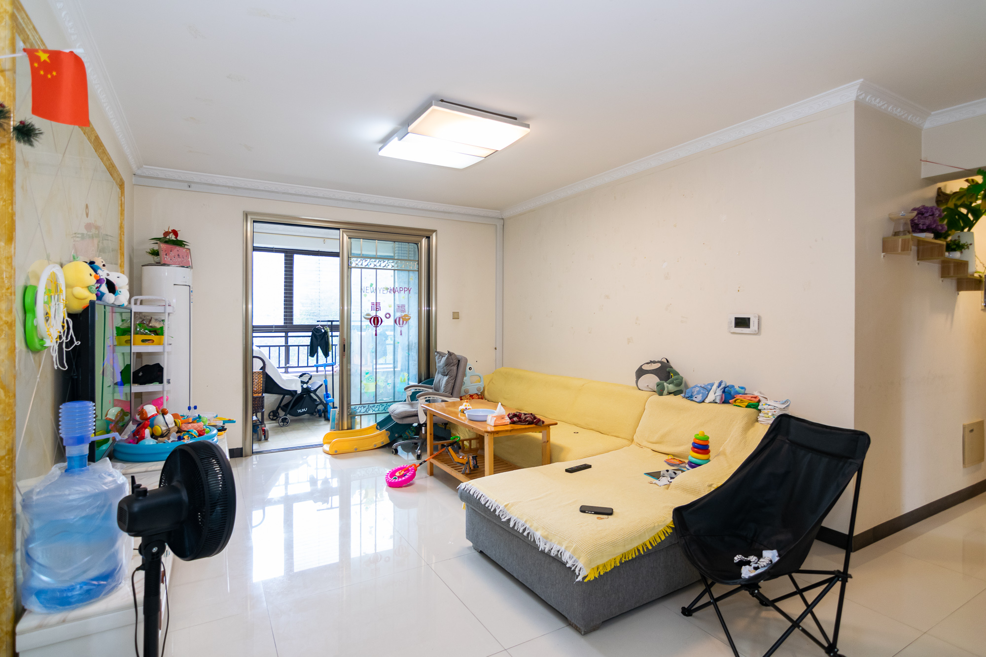 金地三千府(金地湖山樾、金地自在城)  3室2厅2卫    70.0万 金地三千府(金地湖山樾、金地自在城)  3室2厅2卫    70.0万客厅