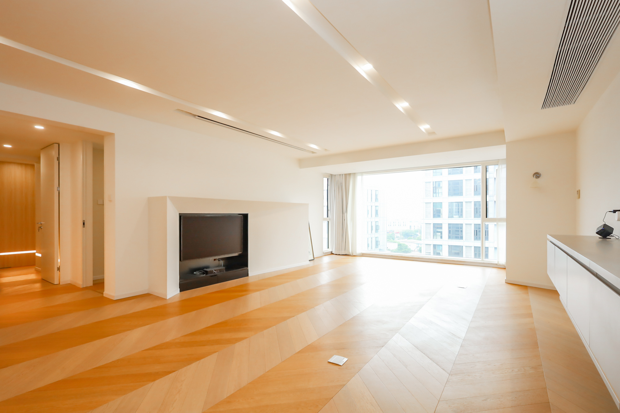 绿地湖湘中心  3室2厅3卫    400.0万 绿地湖湘中心  3室2厅3卫    400.0万客厅