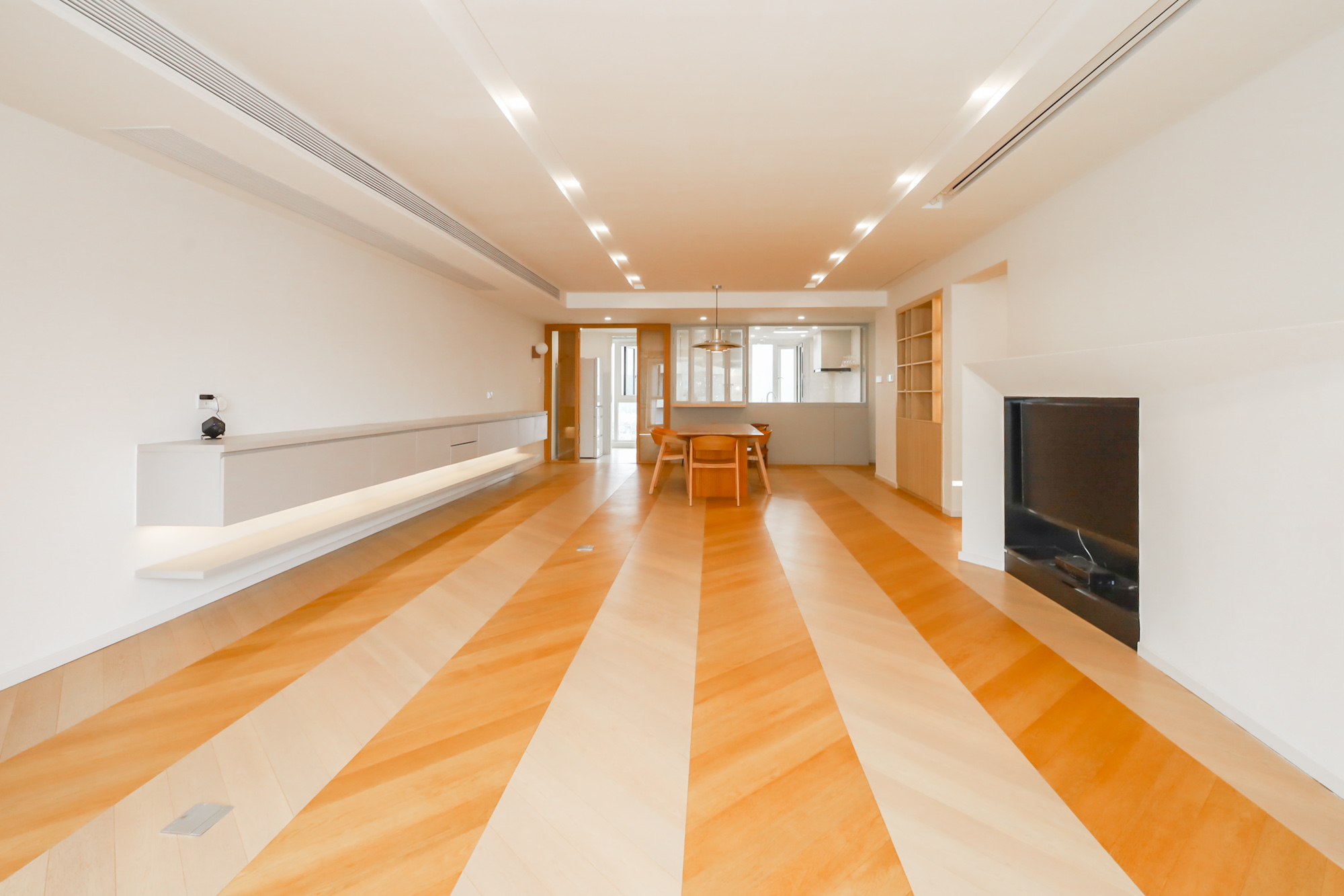 绿地湖湘中心  3室2厅3卫    400.0万 绿地湖湘中心  3室2厅3卫    400.0万客厅