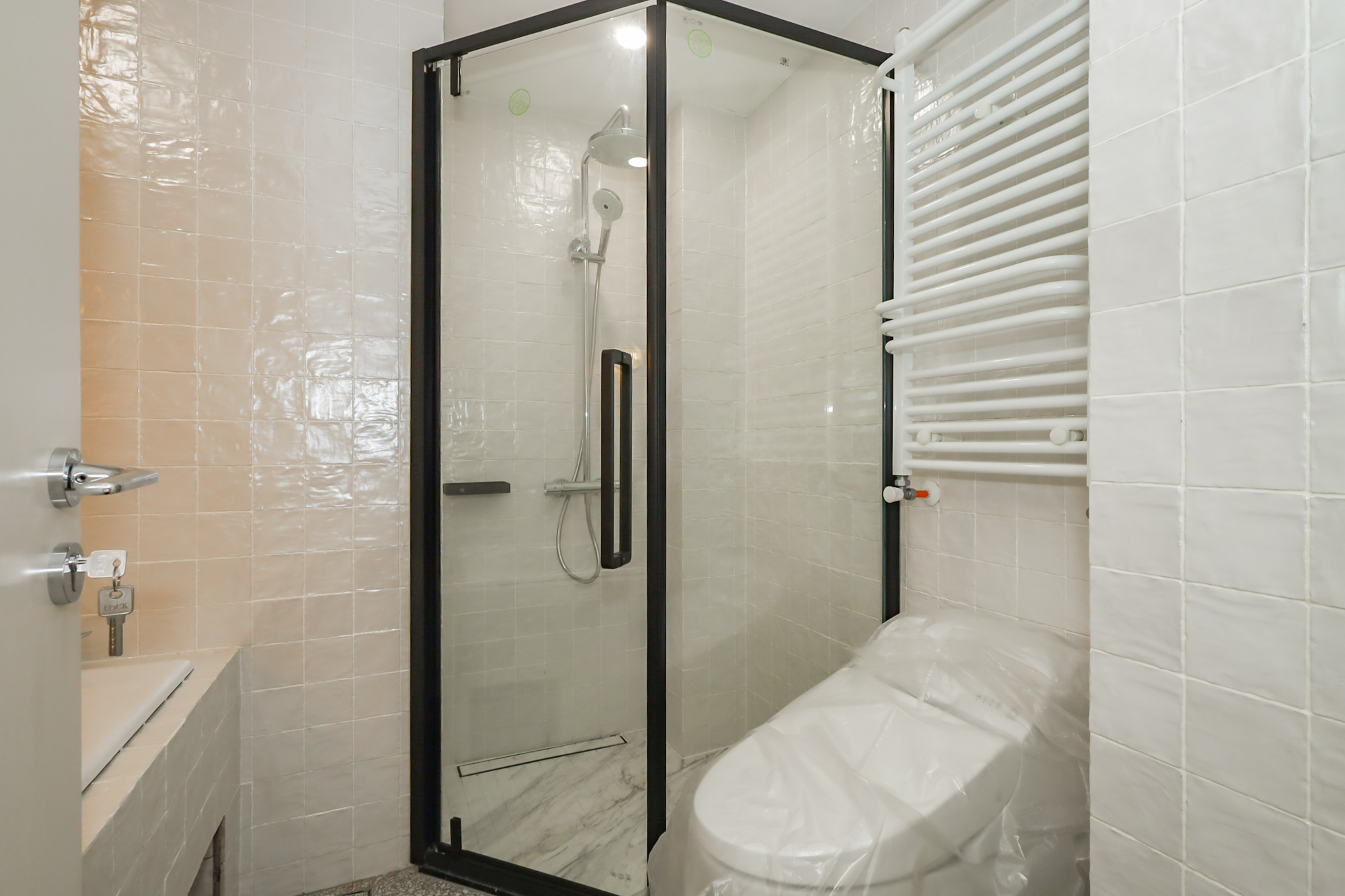 绿地湖湘中心  3室2厅3卫    400.0万 绿地湖湘中心  3室2厅3卫    400.0万卫生间