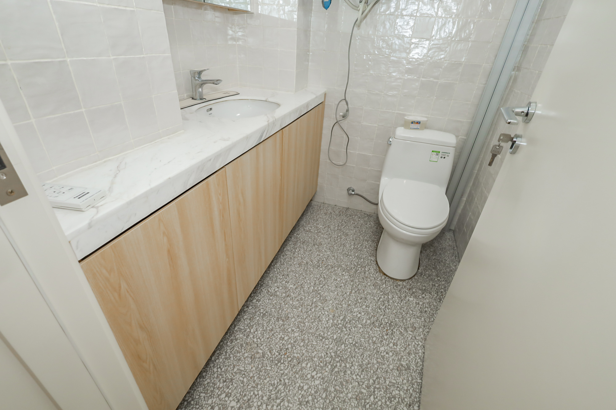 绿地湖湘中心  3室2厅3卫    400.0万 绿地湖湘中心  3室2厅3卫    400.0万卫生间