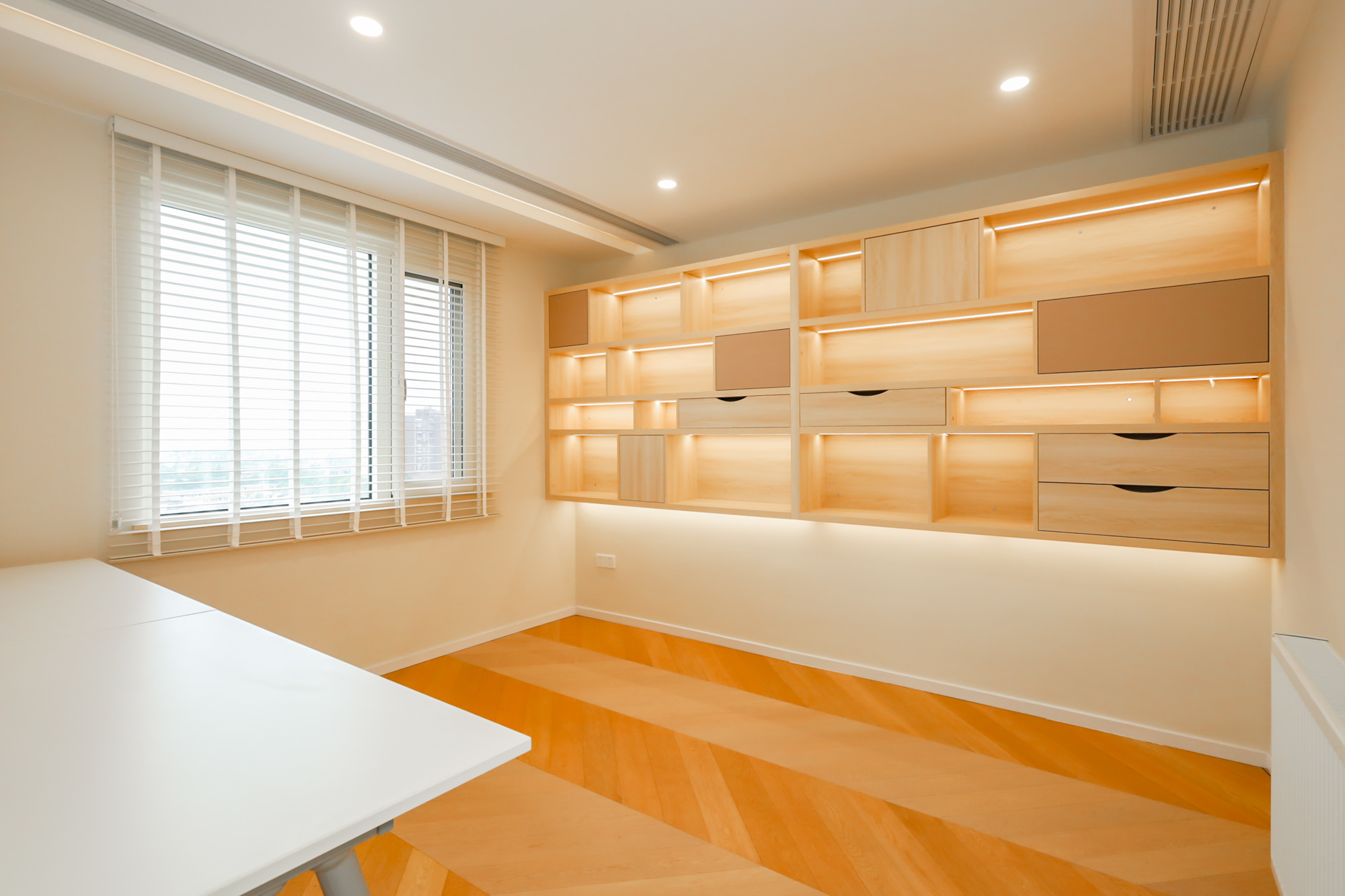 绿地湖湘中心  3室2厅3卫    400.0万 绿地湖湘中心  3室2厅3卫    400.0万卧室