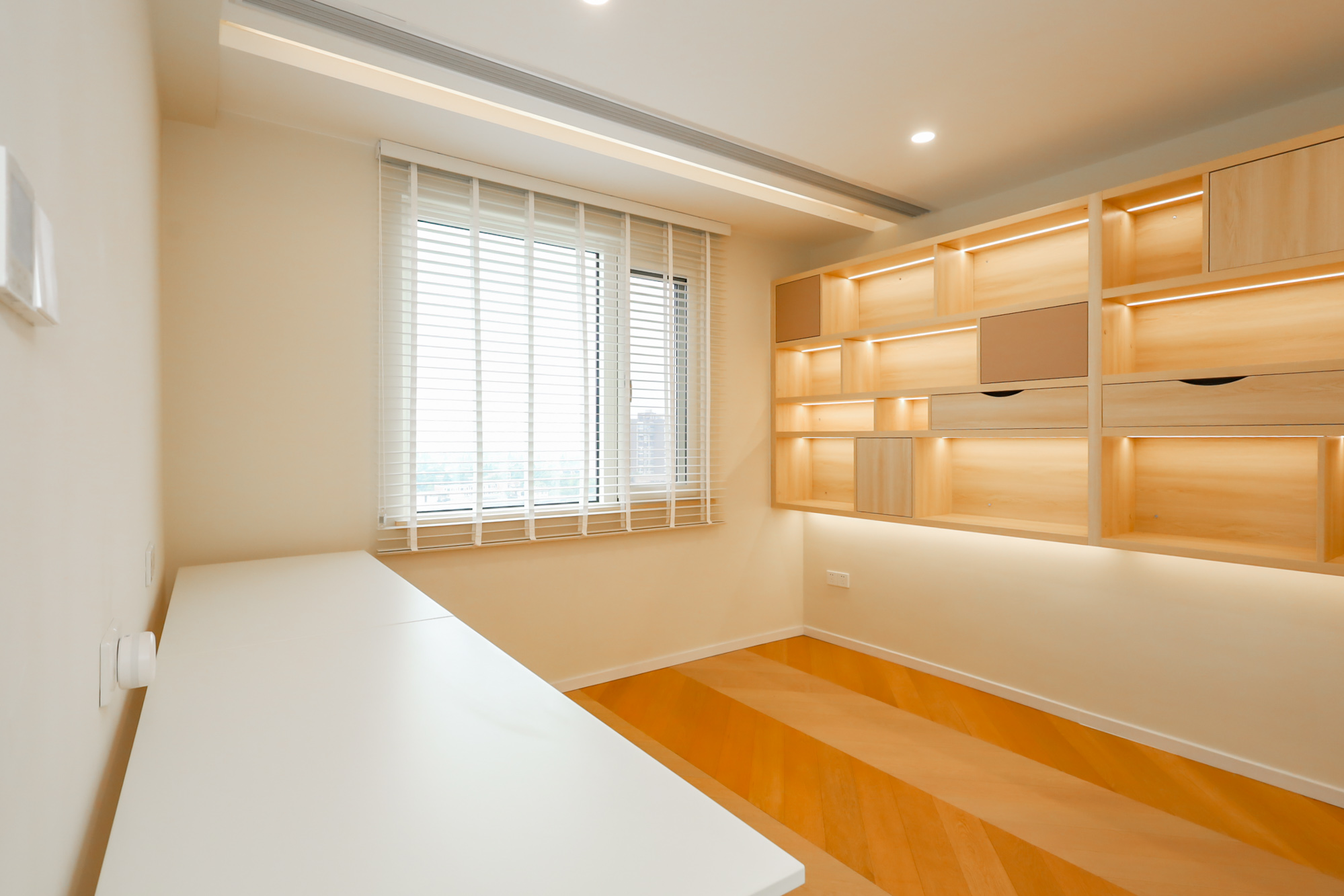 绿地湖湘中心  3室2厅3卫    400.0万 绿地湖湘中心  3室2厅3卫    400.0万卧室