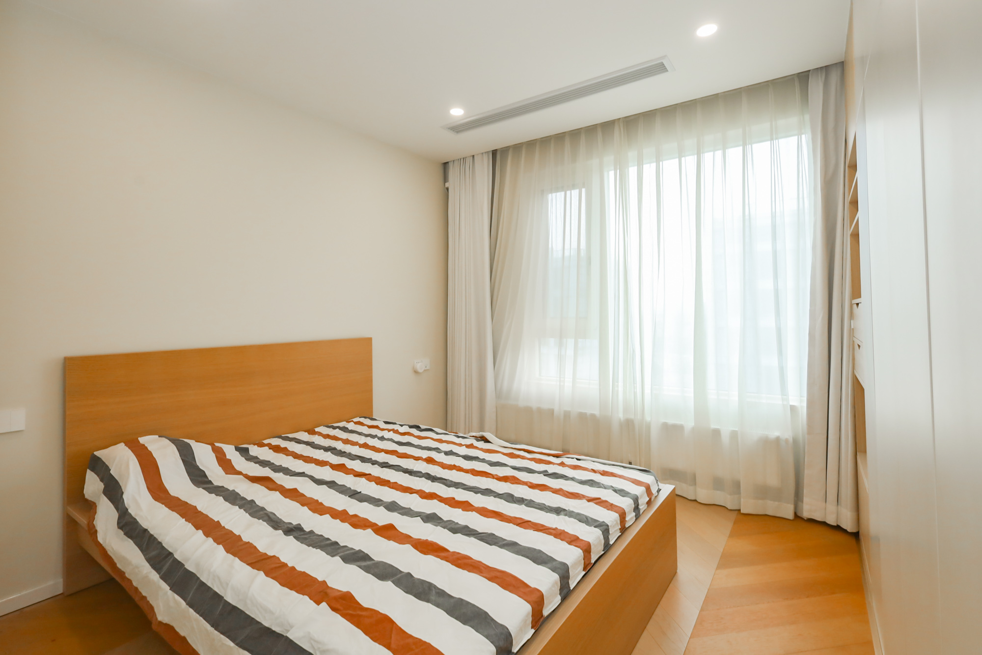 绿地湖湘中心  3室2厅3卫    400.0万 绿地湖湘中心  3室2厅3卫    400.0万卧室