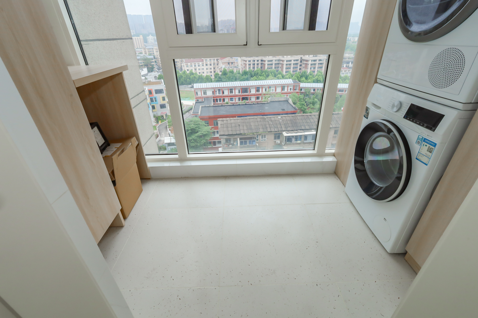 绿地湖湘中心  3室2厅3卫    400.0万 绿地湖湘中心  3室2厅3卫    400.0万阳台