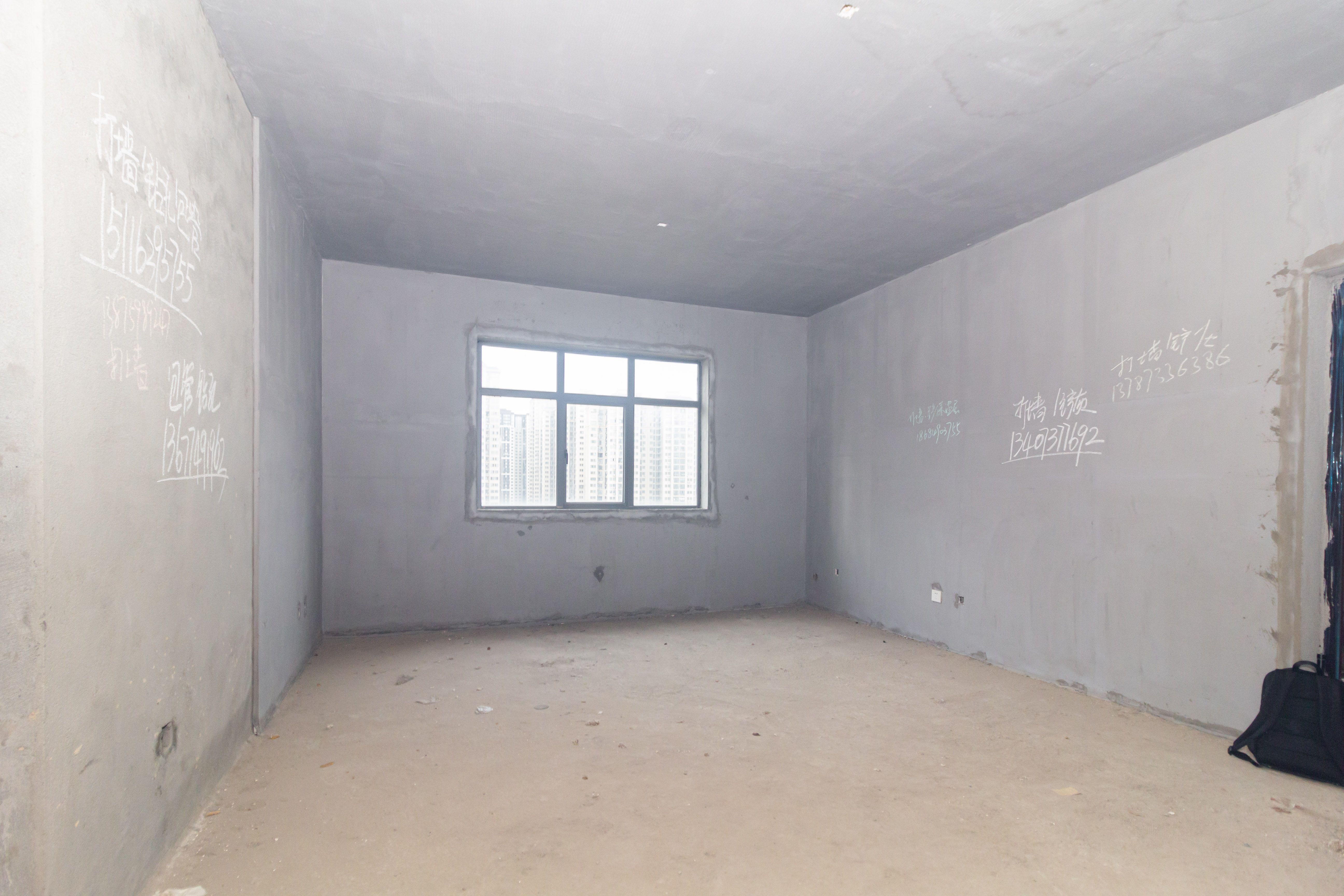 湘预家园  3室2厅2卫    62.8万客厅