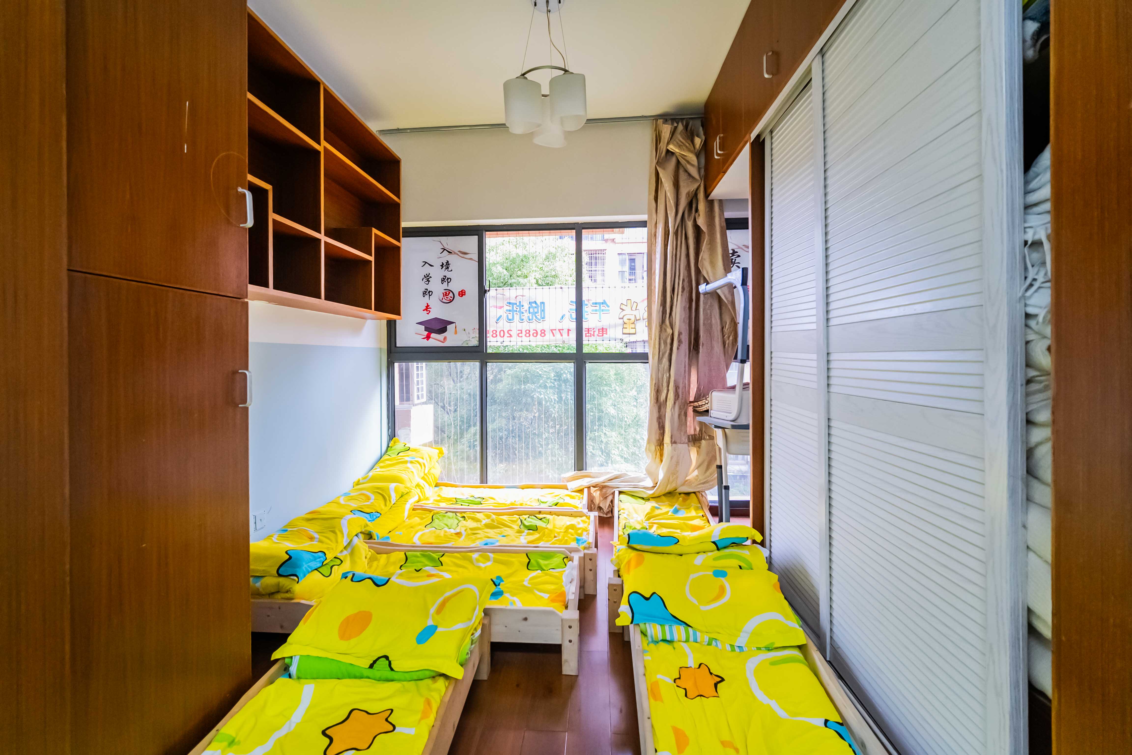 中城丽景香山园  3室2厅2卫   130.00万卧室