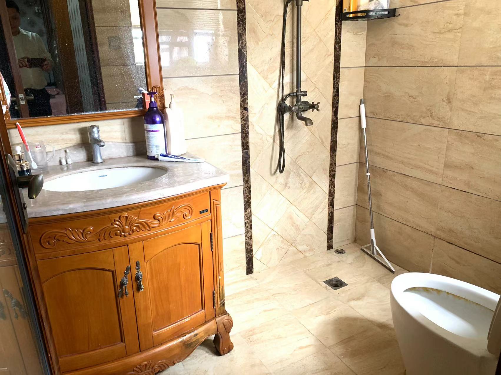 明峰银座  3室2厅2卫    88.0万 明峰银座  3室2厅2卫    88.0万室内图