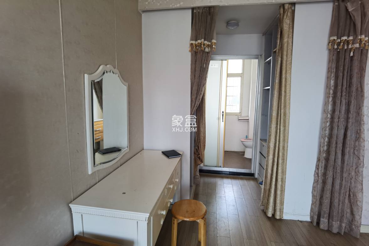 东方豪苑 4室2厅1卫 2000.00元/月 东方豪苑 4室2厅1卫 2000.00元/月室内图