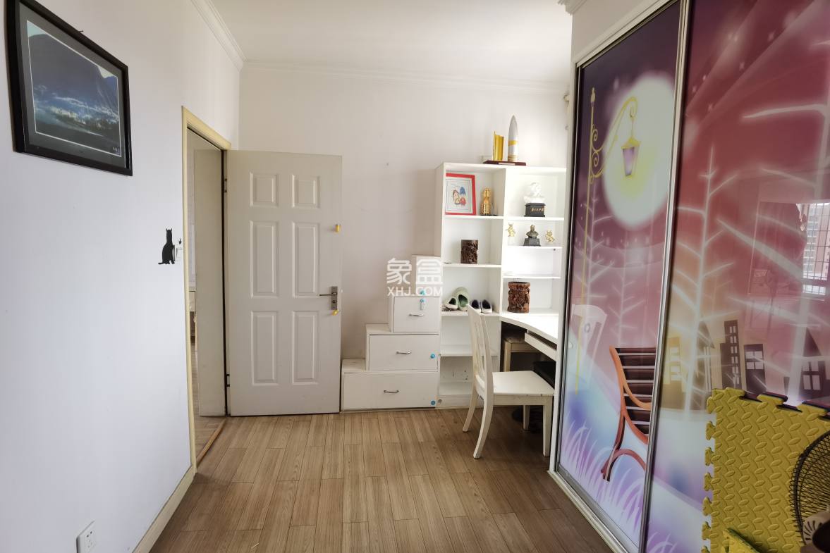 东方豪苑 4室2厅1卫 2000.00元/月 东方豪苑 4室2厅1卫 2000.00元/月室内图