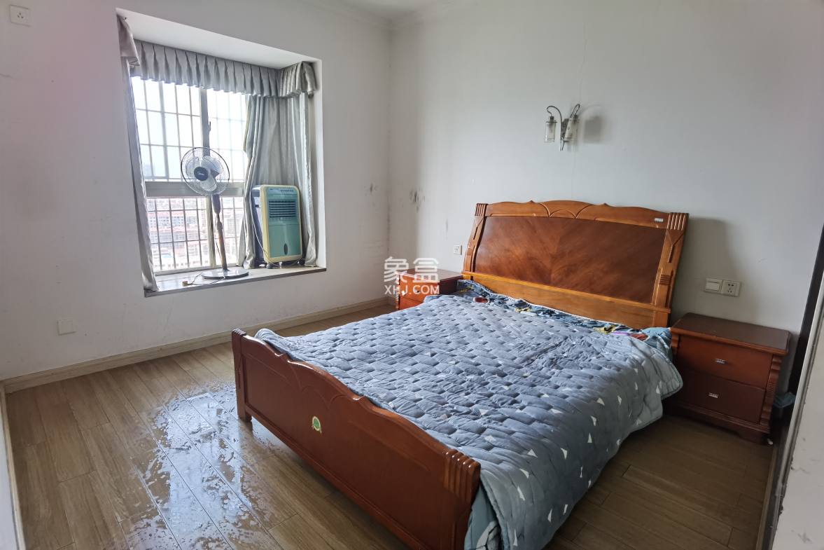 东方豪苑 4室2厅1卫 2000.00元/月 东方豪苑 4室2厅1卫 2000.00元/月室内图