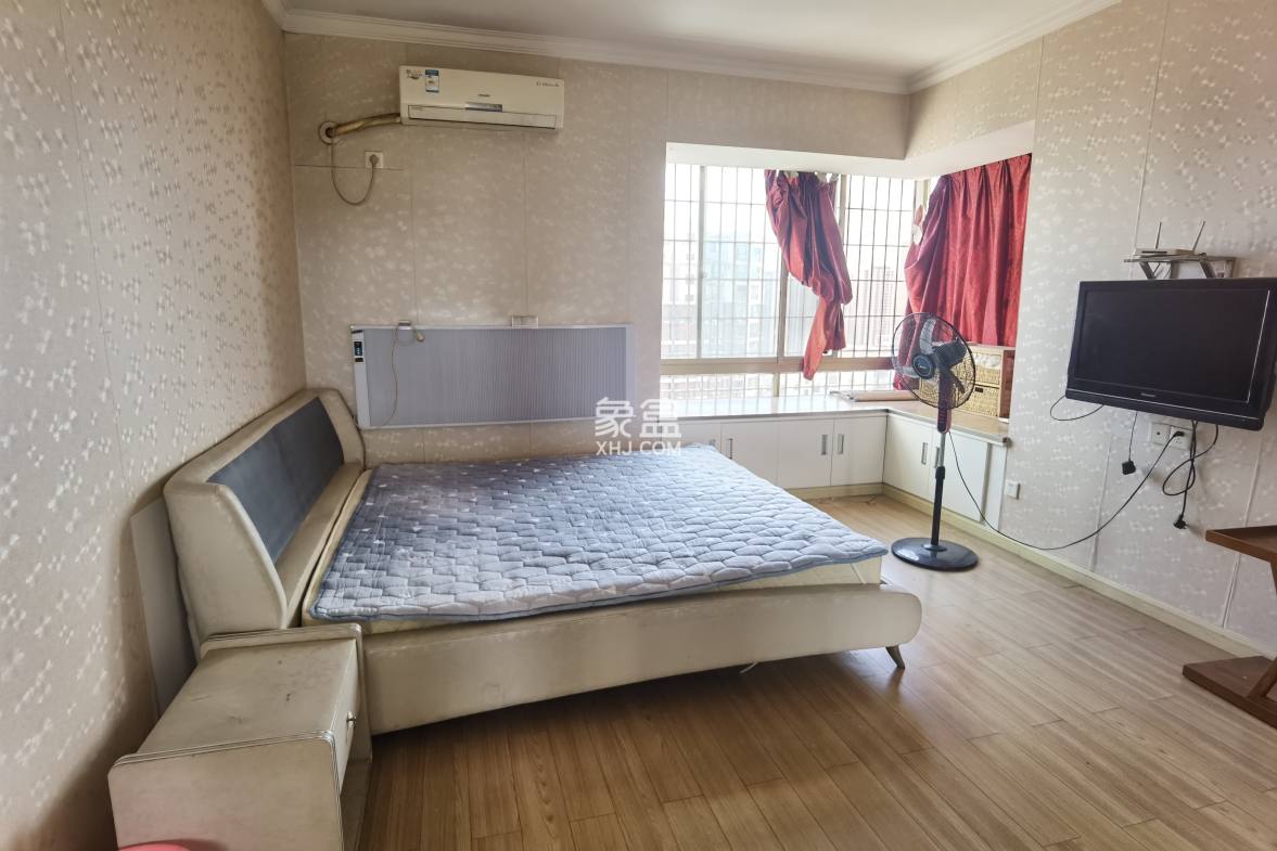 东方豪苑 4室2厅1卫 2000.00元/月 东方豪苑 4室2厅1卫 2000.00元/月室内图