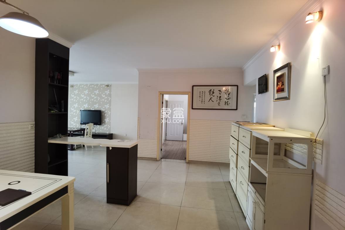 东方豪苑 4室2厅1卫 2000.00元/月 东方豪苑 4室2厅1卫 2000.00元/月室内图