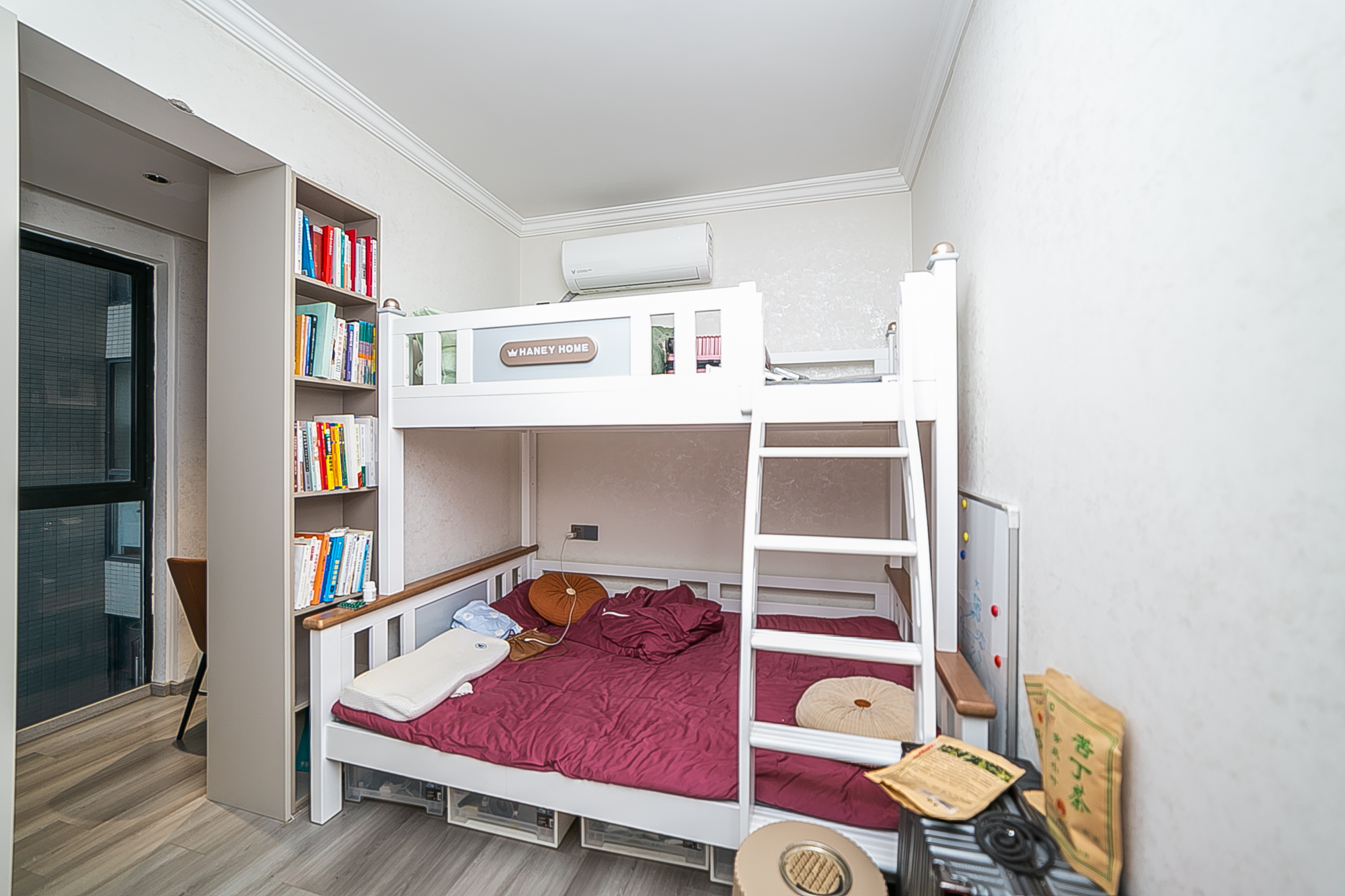 慢步江湾  2室2厅1卫    140.0万卧室