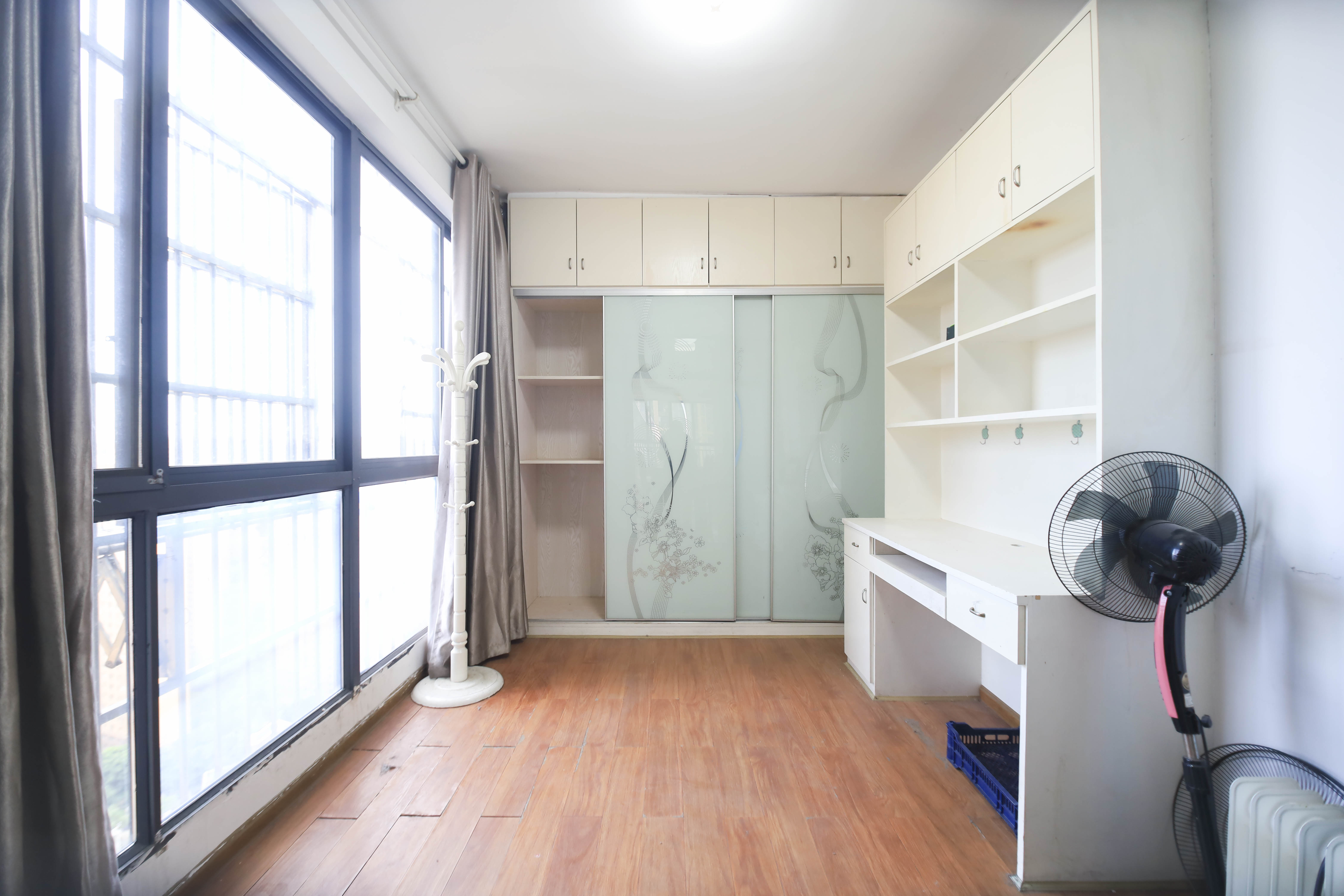 新盛珑璟台  4室2厅2卫   125.00万阳台