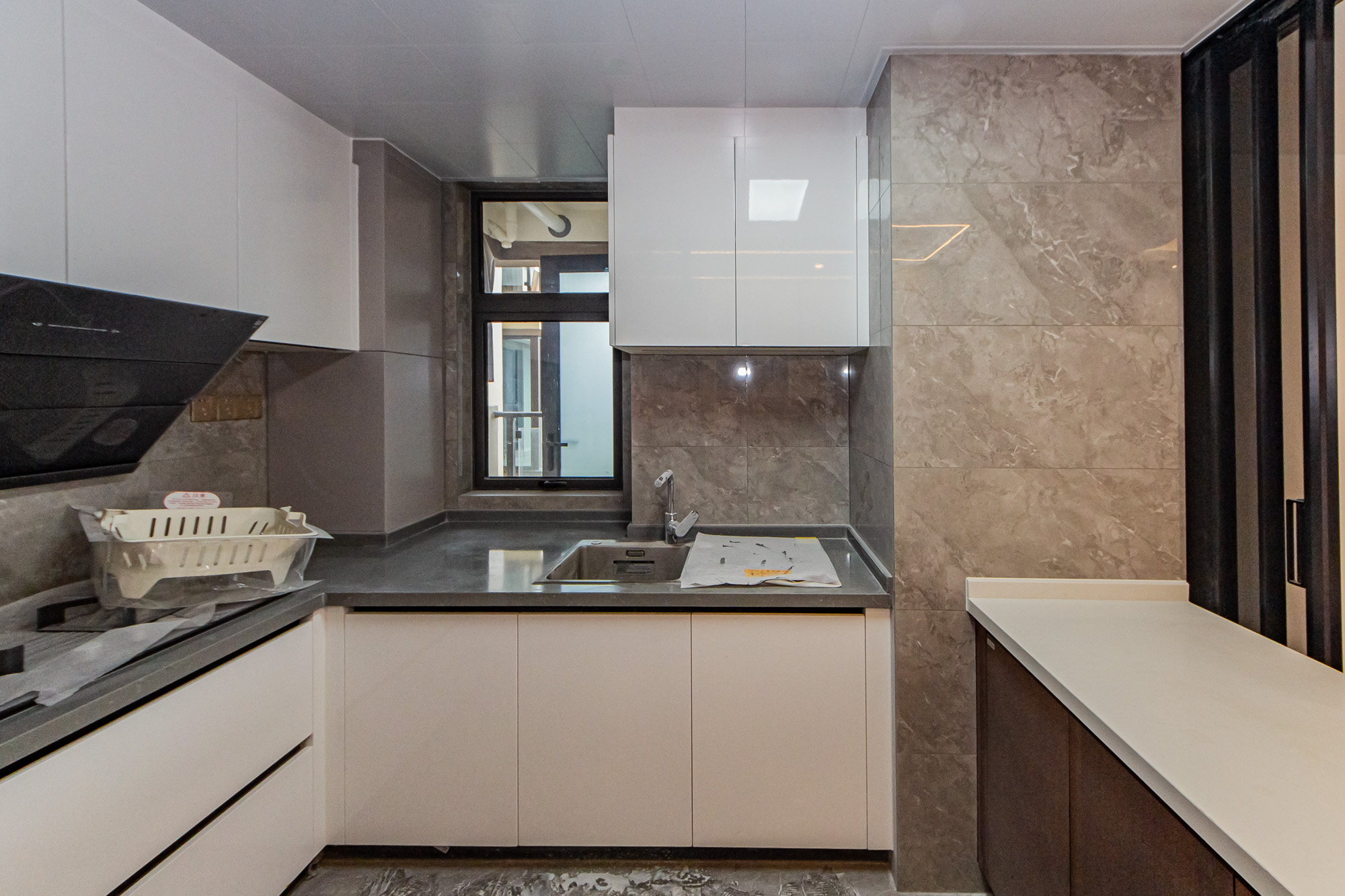 北辰瀚江府  3室2厅2卫    252.0万厨房