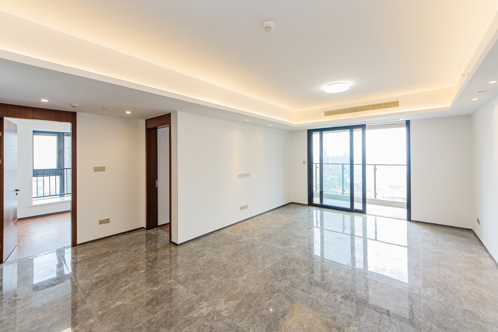 北辰瀚江府  3室2厅2卫    252.0万客厅