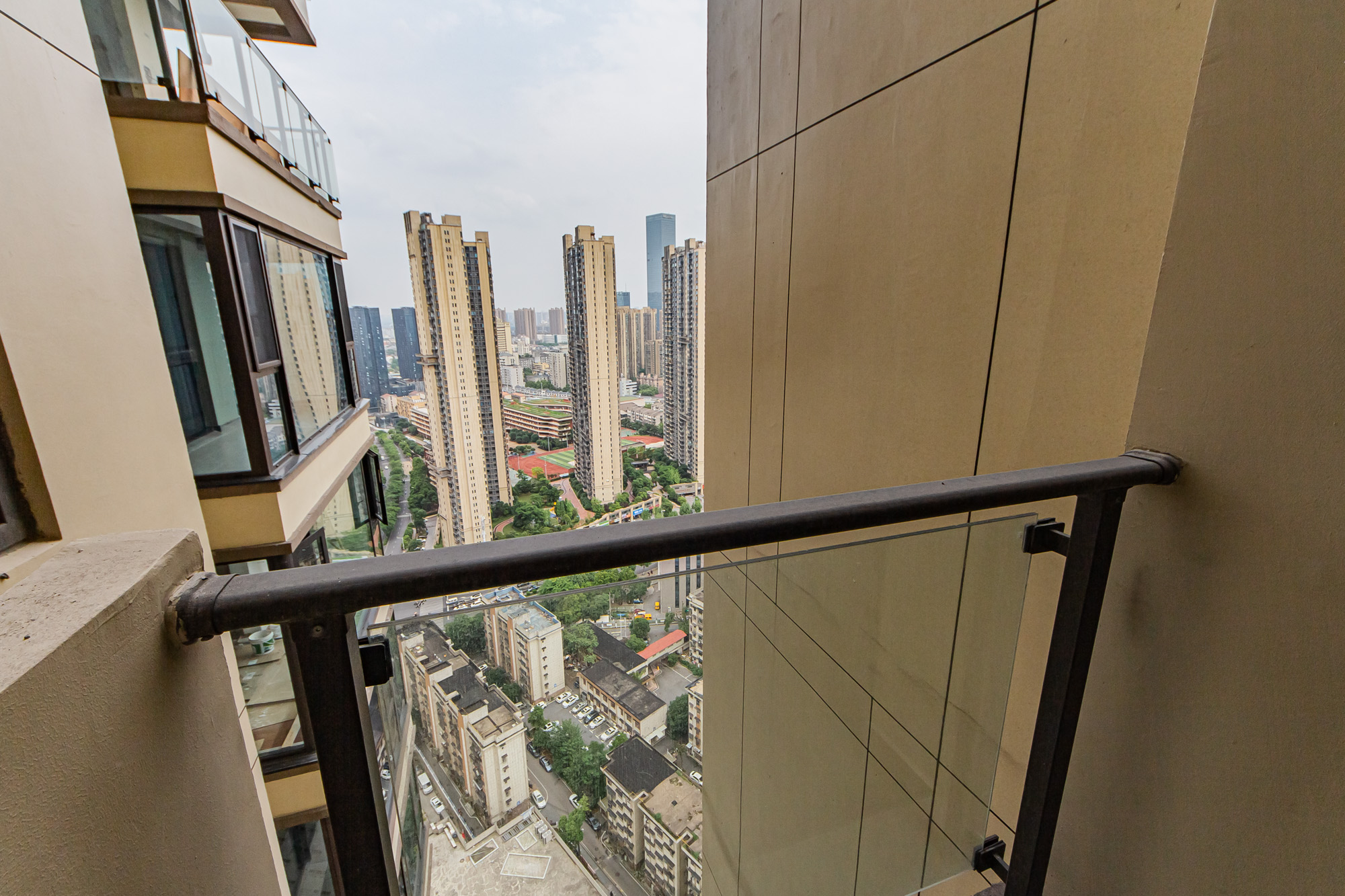 北辰瀚江府  3室2厅2卫    252.0万阳台