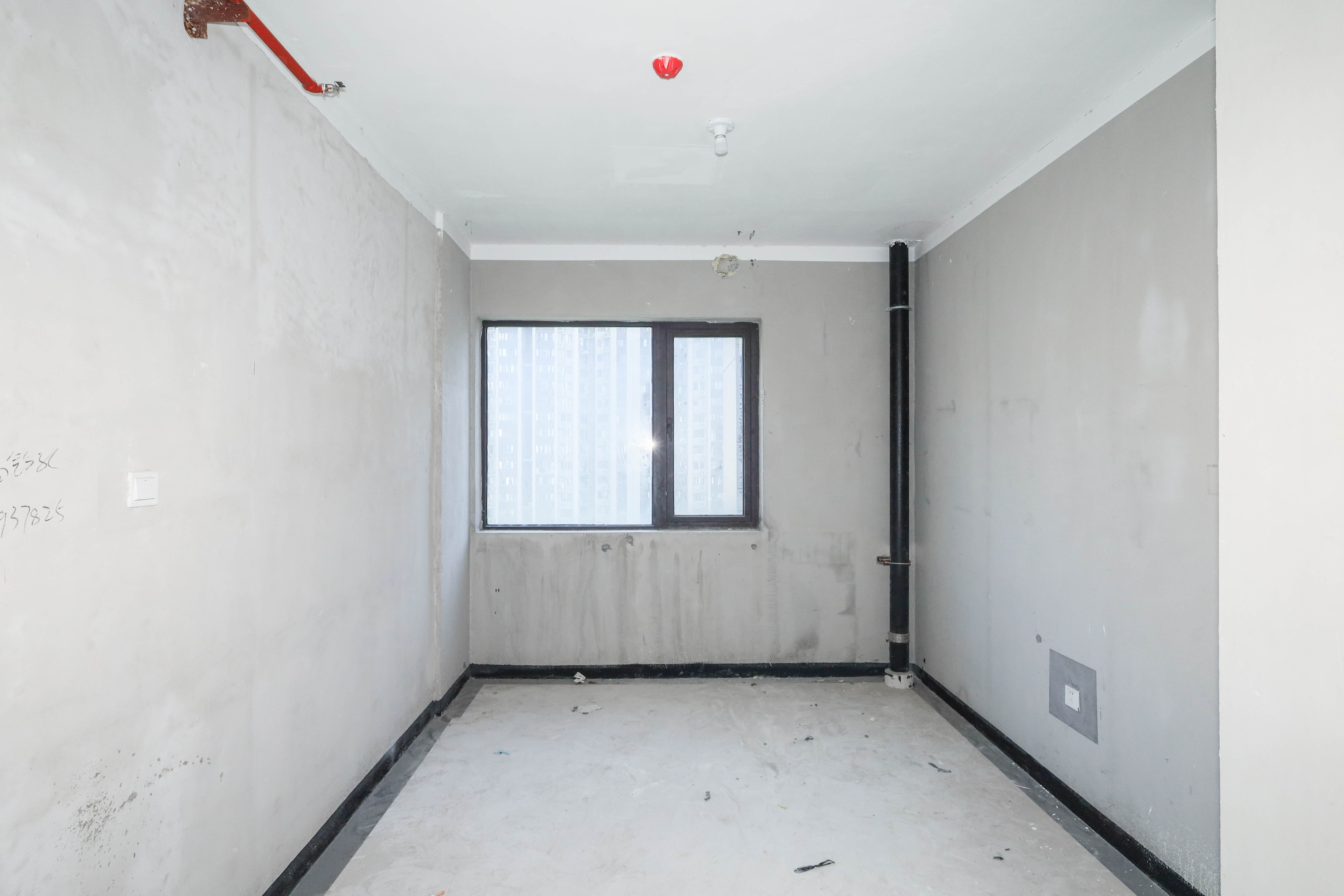 建发央著  4室2厅2卫   330.00万卧室
