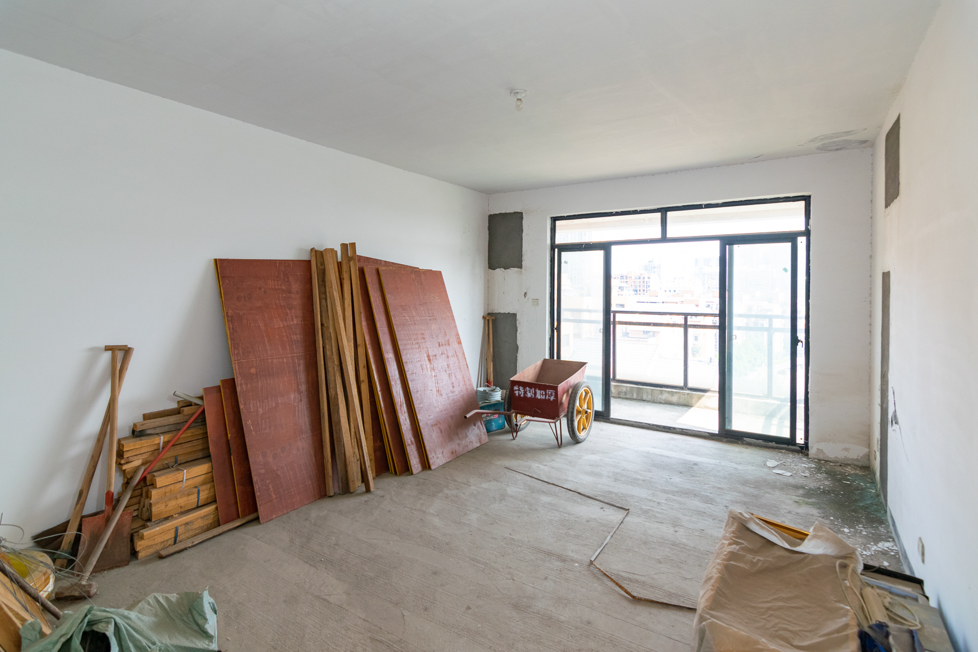 丽景华庭  6室2厅3卫    95.0万 丽景华庭  6室2厅3卫    95.0万客厅