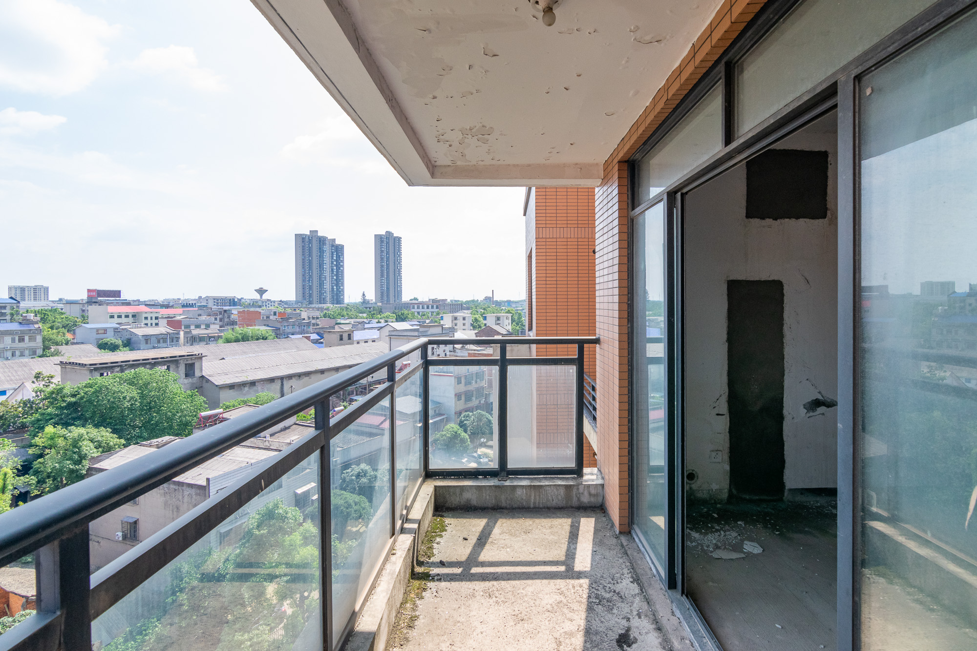 丽景华庭  6室2厅3卫    95.0万 丽景华庭  6室2厅3卫    95.0万阳台