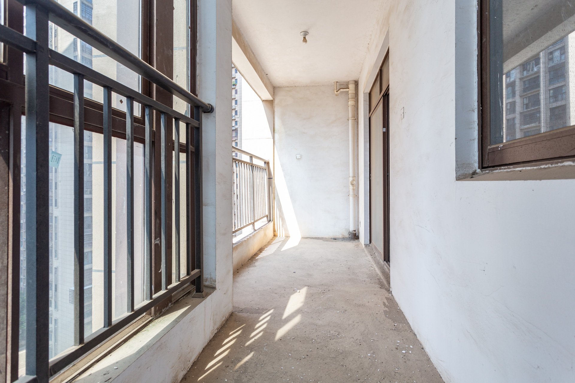 星月绿洲 4室2厅2卫 110.0万 星月绿洲 4室2厅2卫 110.0万阳台