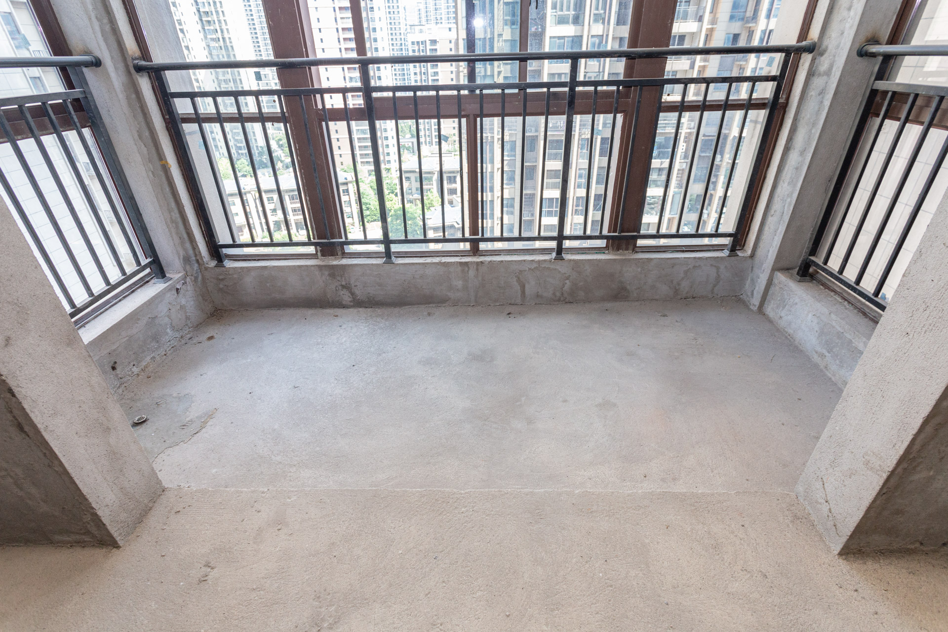 星月绿洲 4室2厅2卫 110.0万 星月绿洲 4室2厅2卫 110.0万阳台