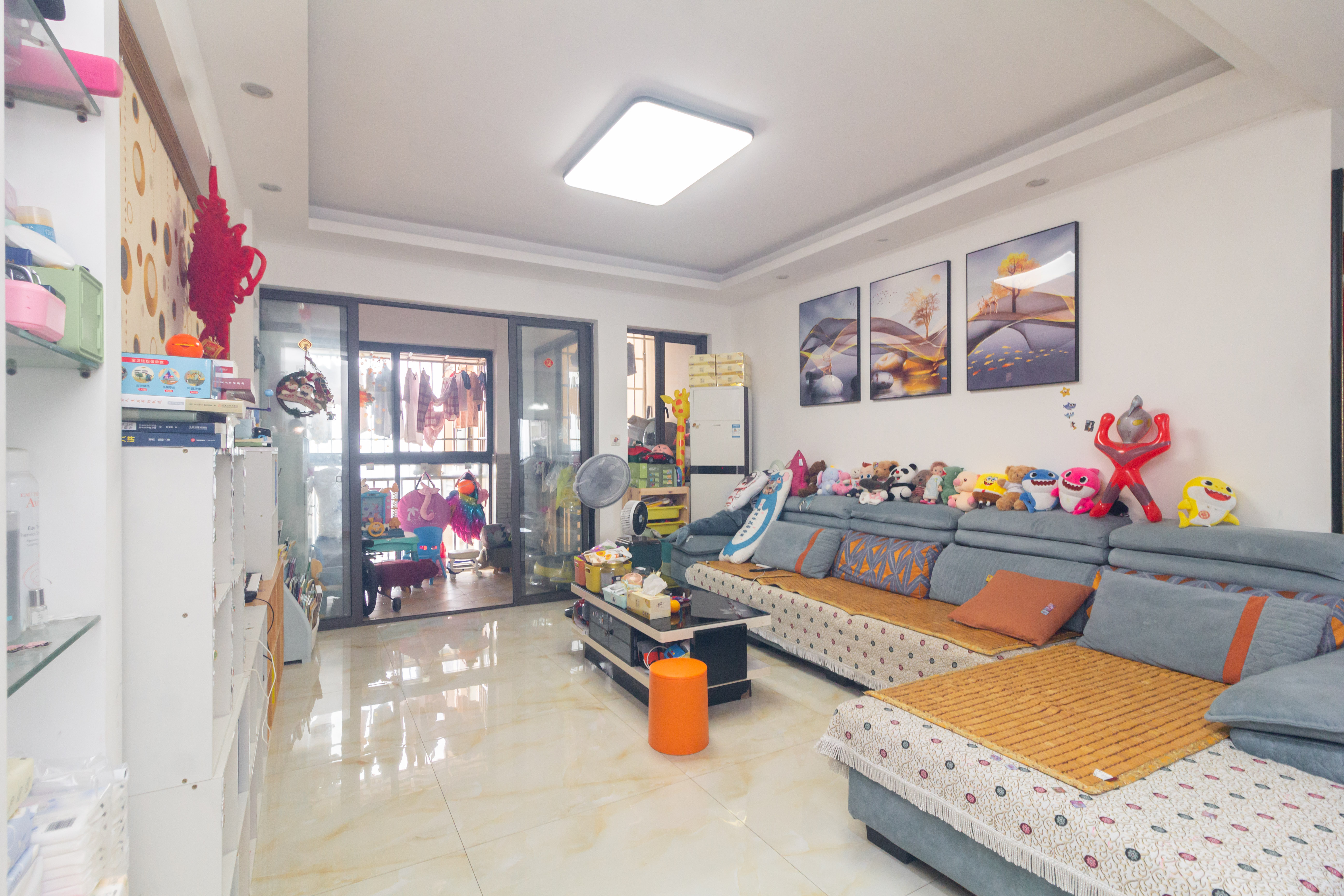 旭辉华庭 3室2厅2卫 66.0万 旭辉华庭 3室2厅2卫 66.0万客厅