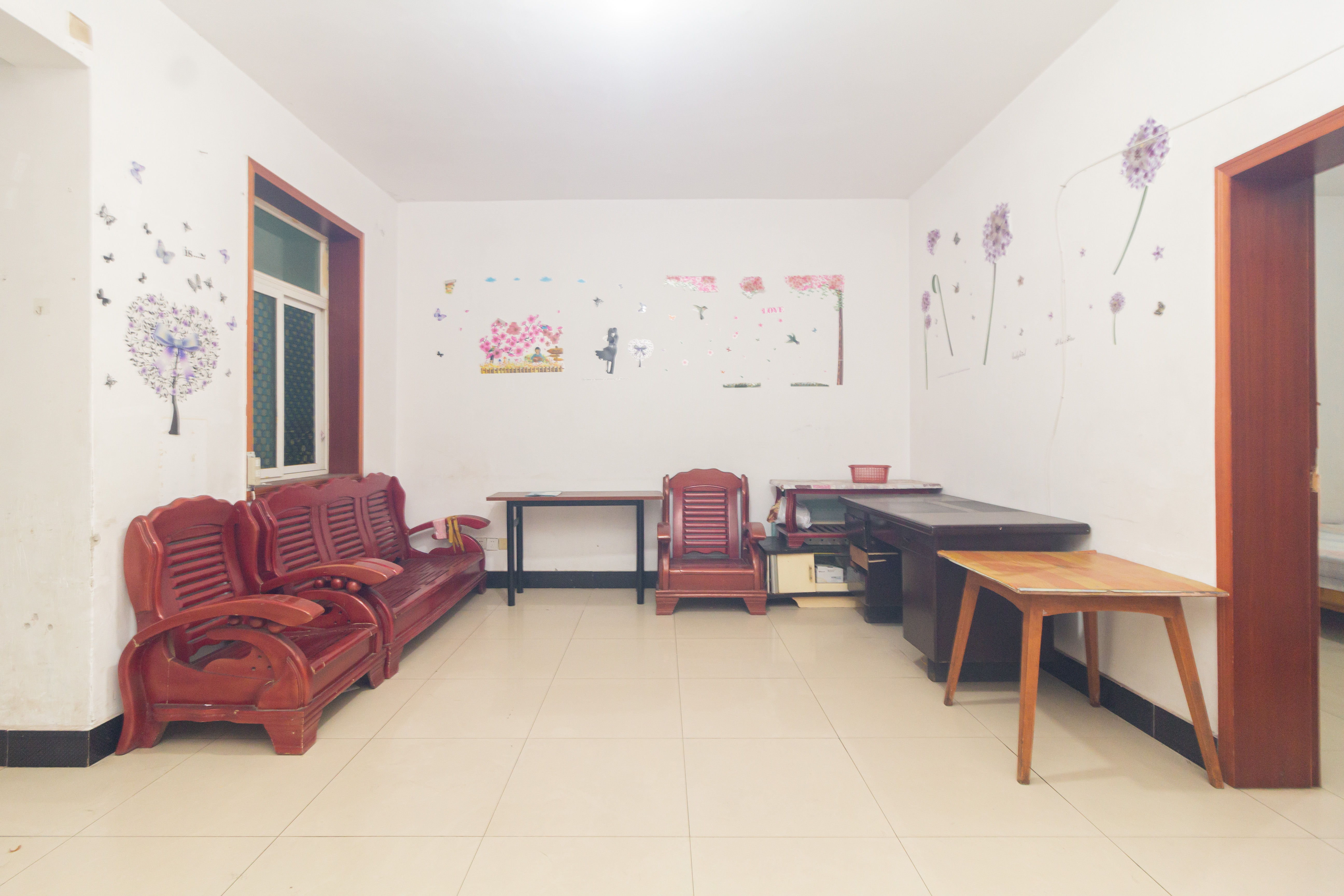 泉塘小区  10室6厅5卫    268.0万 泉塘小区  10室6厅5卫    268.0万客厅