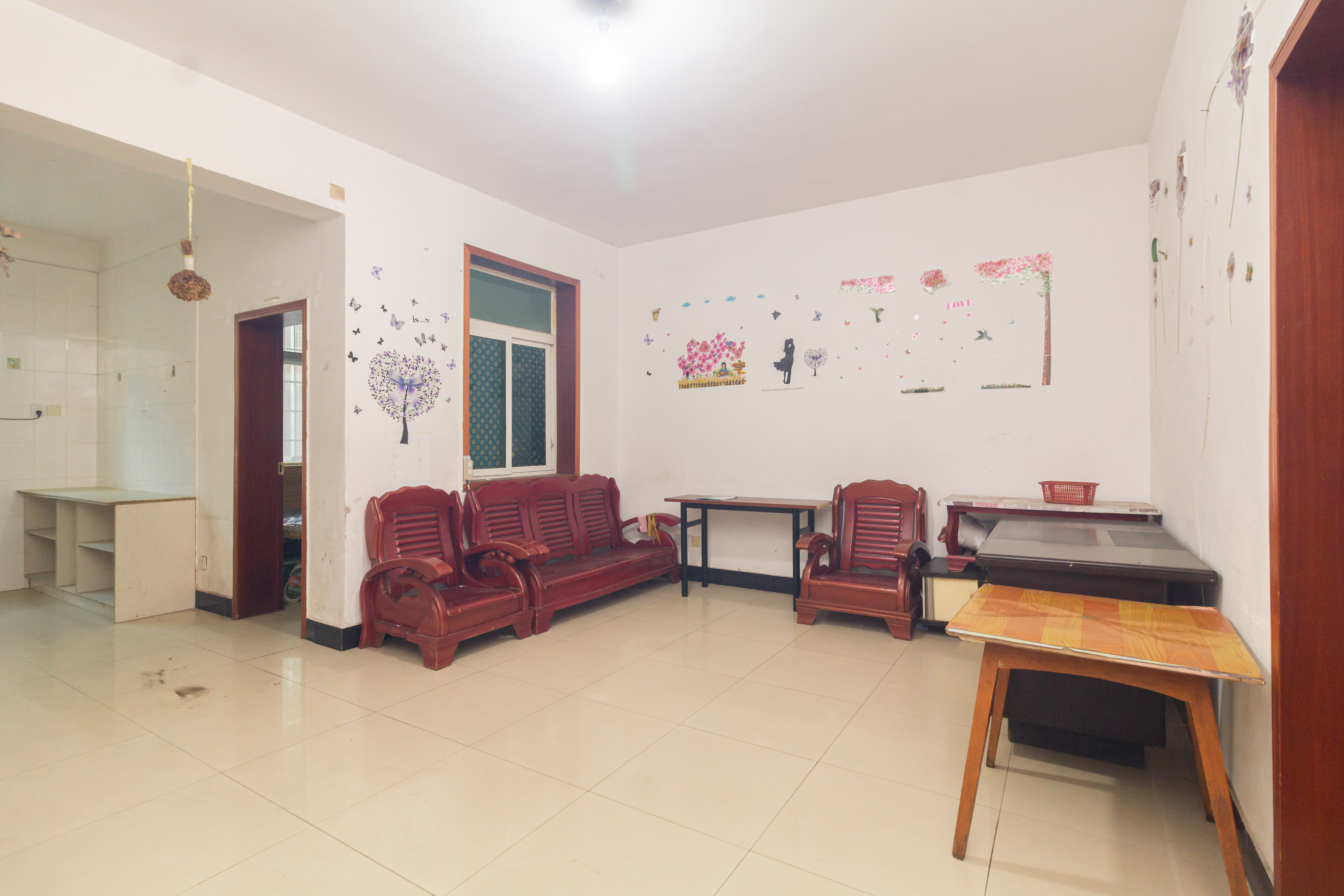 泉塘小区  10室6厅5卫    268.0万 泉塘小区  10室6厅5卫    268.0万客厅