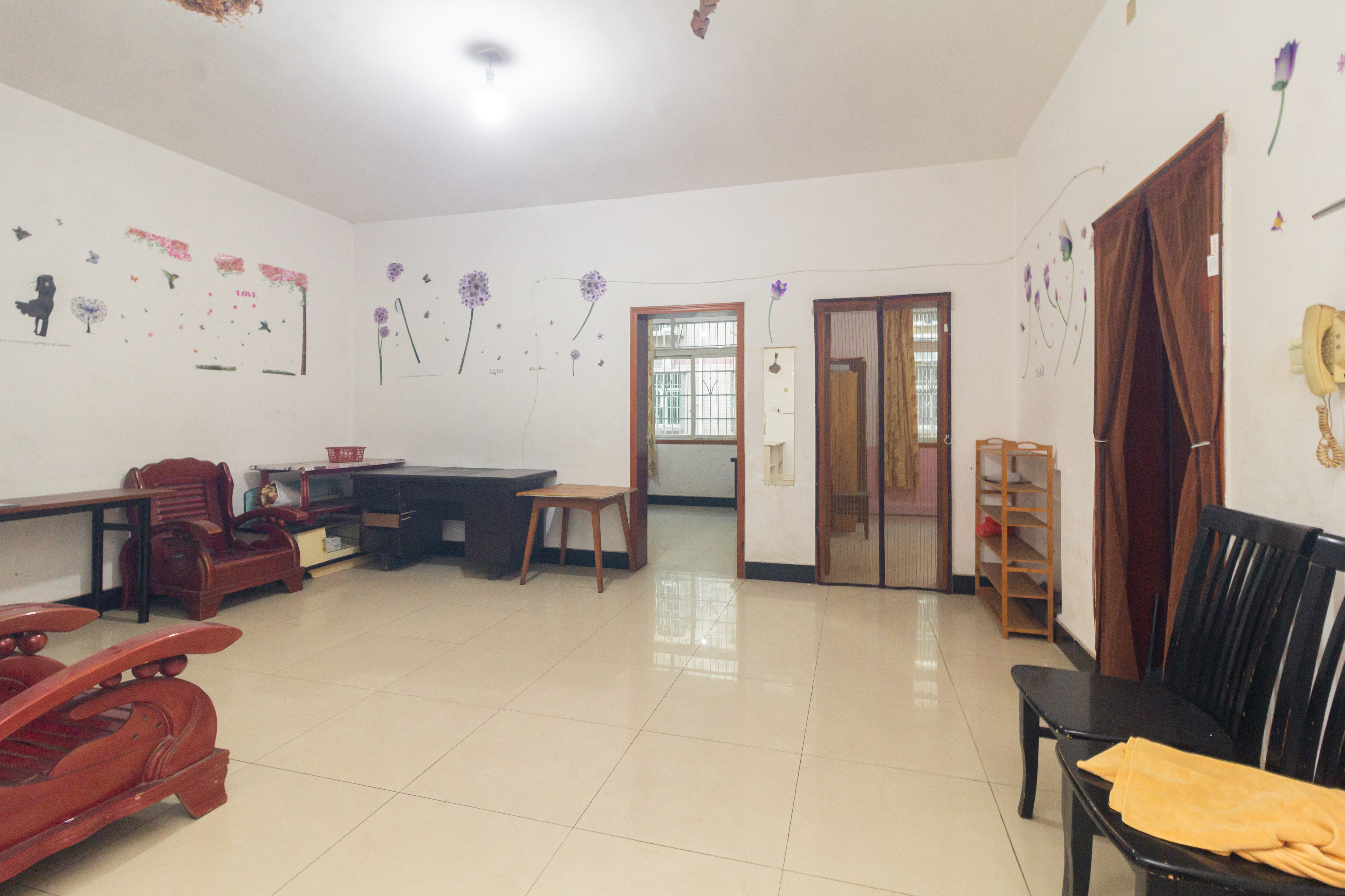 泉塘小区  10室6厅5卫    268.0万 泉塘小区  10室6厅5卫    268.0万客厅