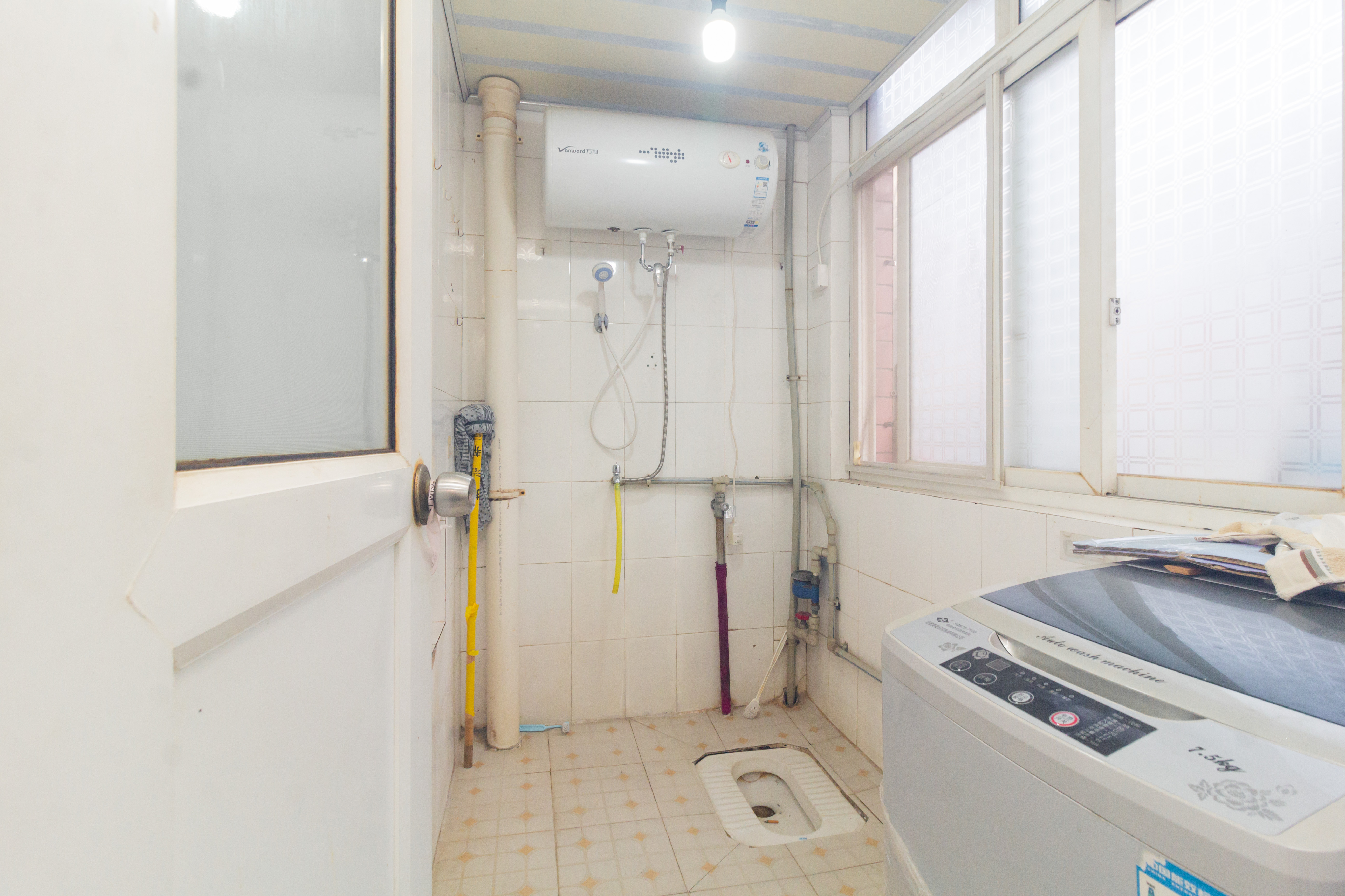 泉塘小区  10室6厅5卫    268.0万 泉塘小区  10室6厅5卫    268.0万卫生间