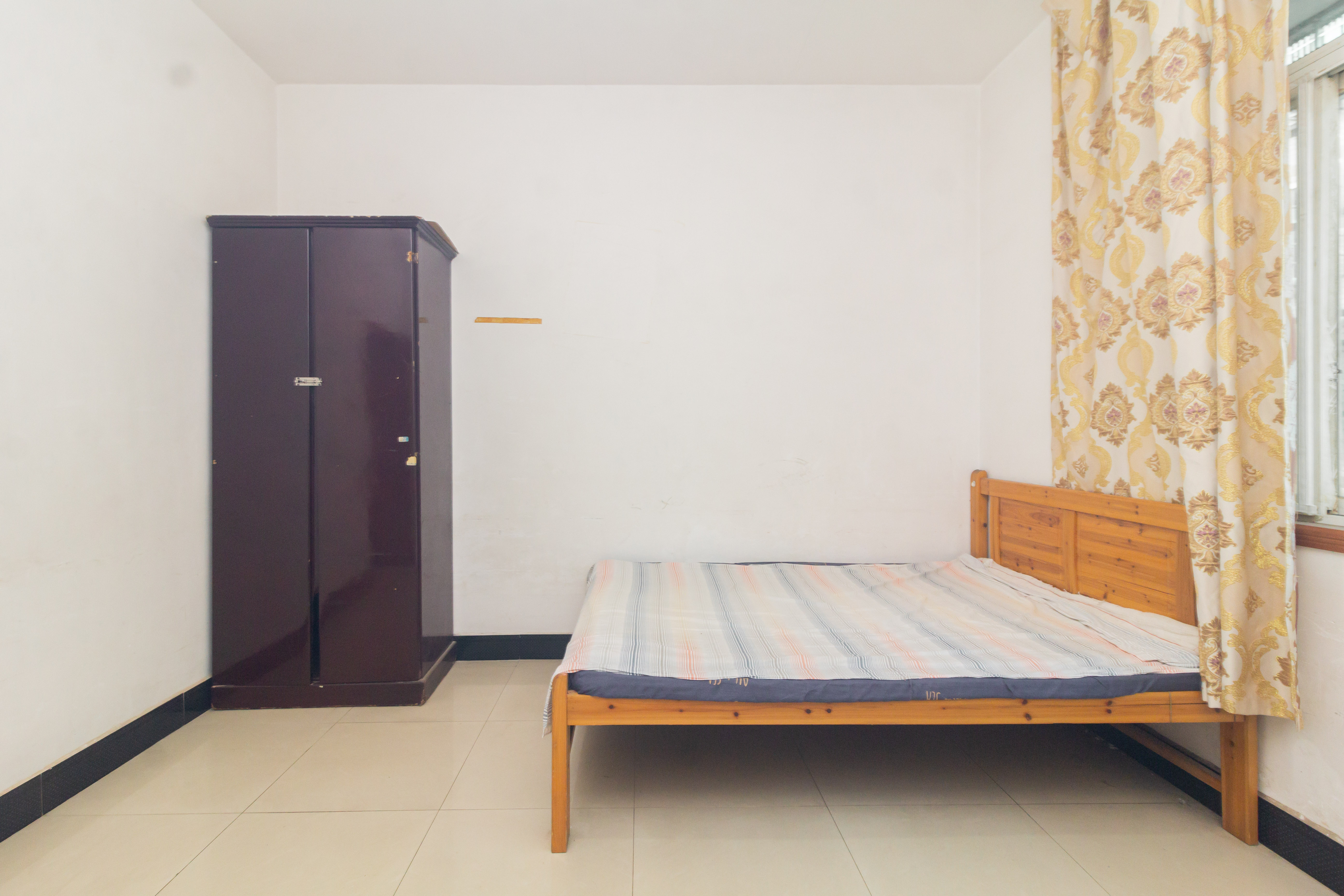 泉塘小区  10室6厅5卫    268.0万 泉塘小区  10室6厅5卫    268.0万卧室