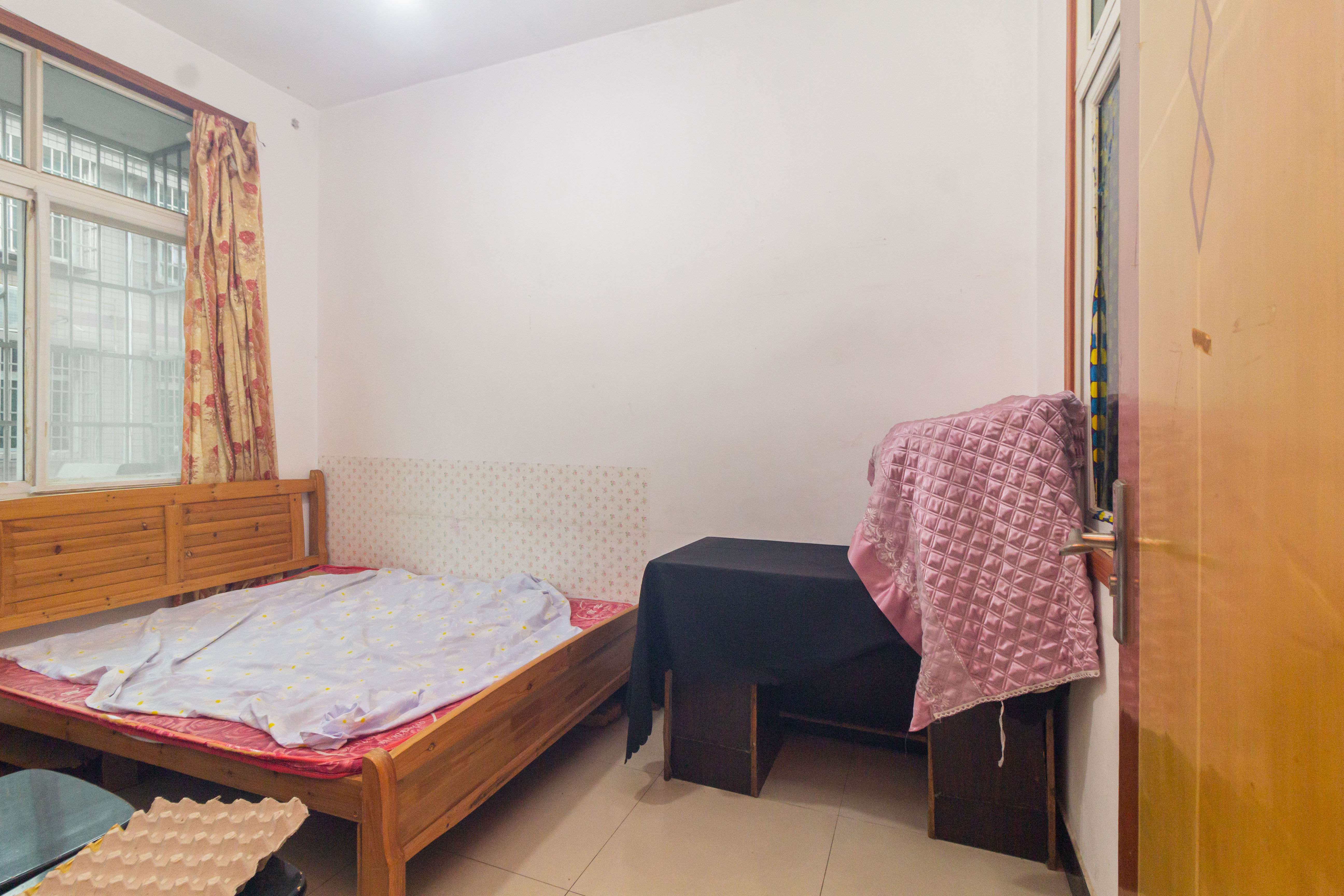 泉塘小区  10室6厅5卫    268.0万 泉塘小区  10室6厅5卫    268.0万卧室