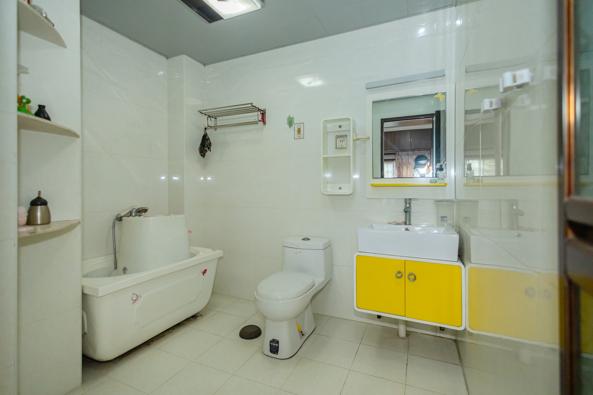 楚天馨苑 3室2厅1卫 70.1万 楚天馨苑 3室2厅1卫 70.1万卫生间