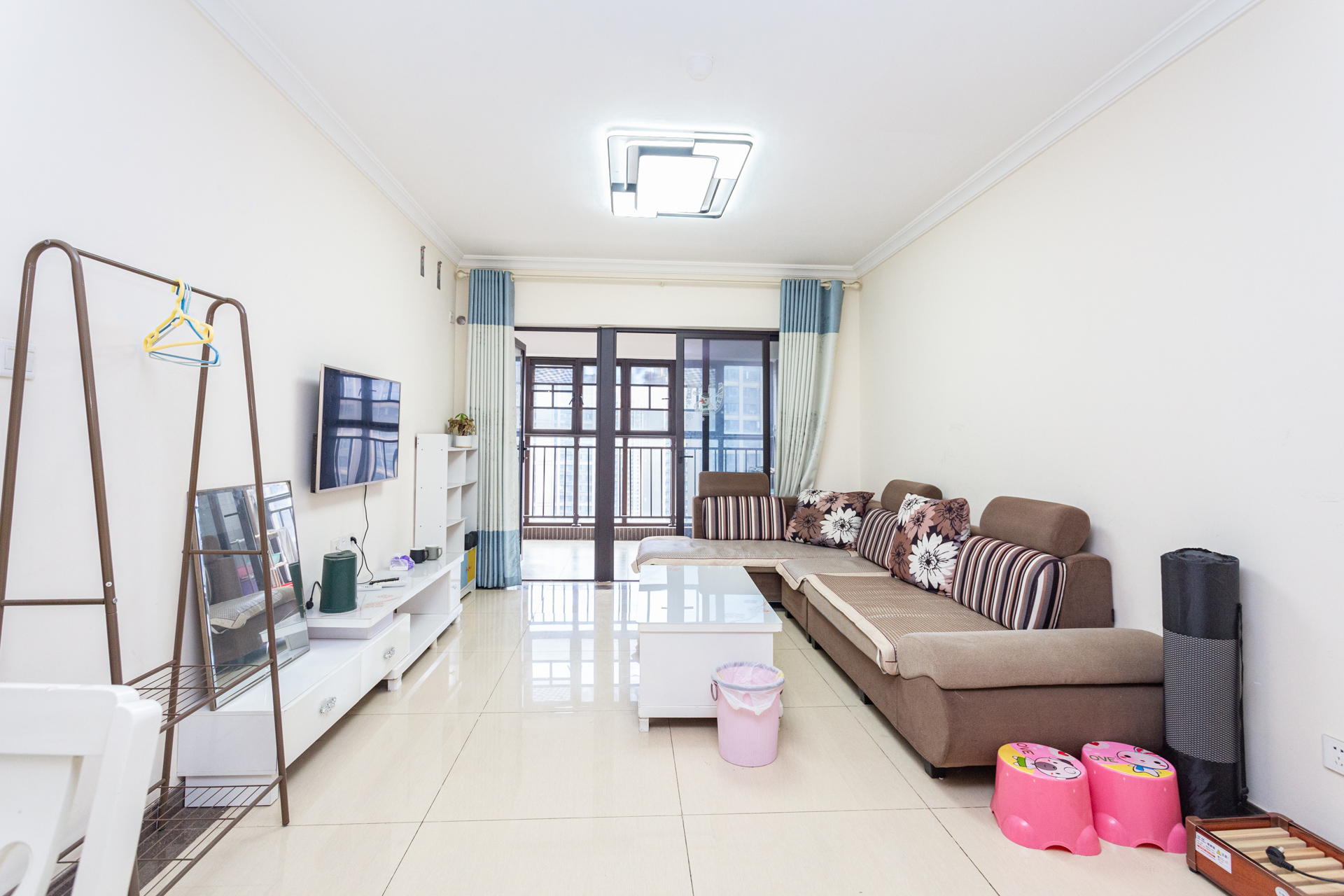 时代倾城二期  2室2厅1卫    72.8万 时代倾城二期  2室2厅1卫    72.8万客厅