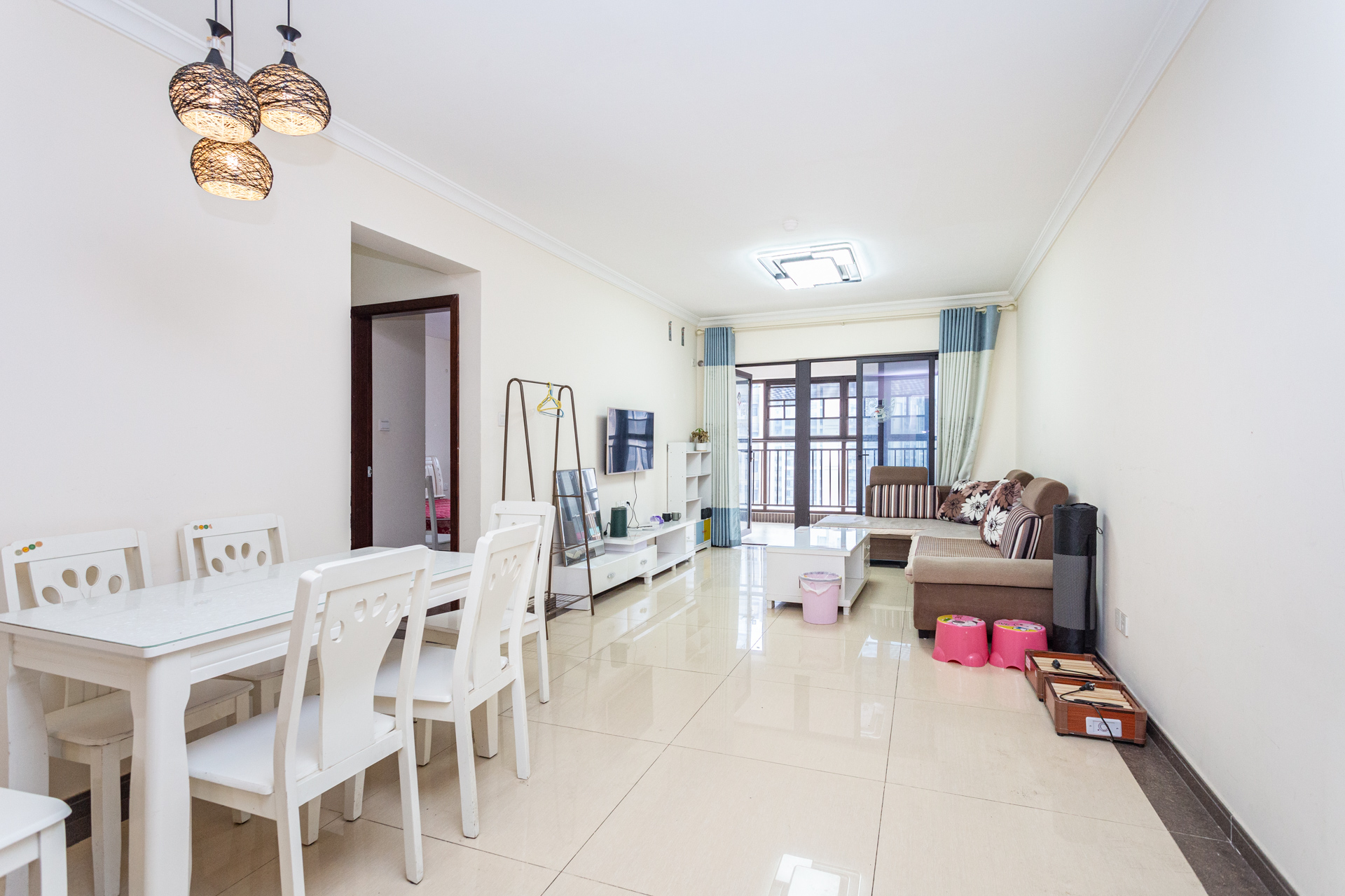 时代倾城二期  2室2厅1卫    72.8万 时代倾城二期  2室2厅1卫    72.8万客厅