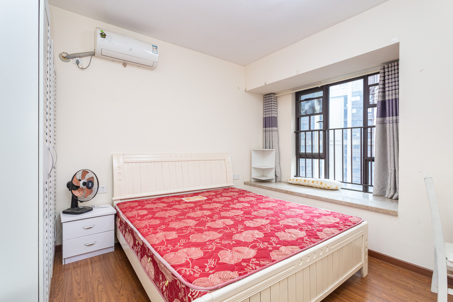 时代倾城二期  2室2厅1卫    72.8万 时代倾城二期  2室2厅1卫    72.8万卧室