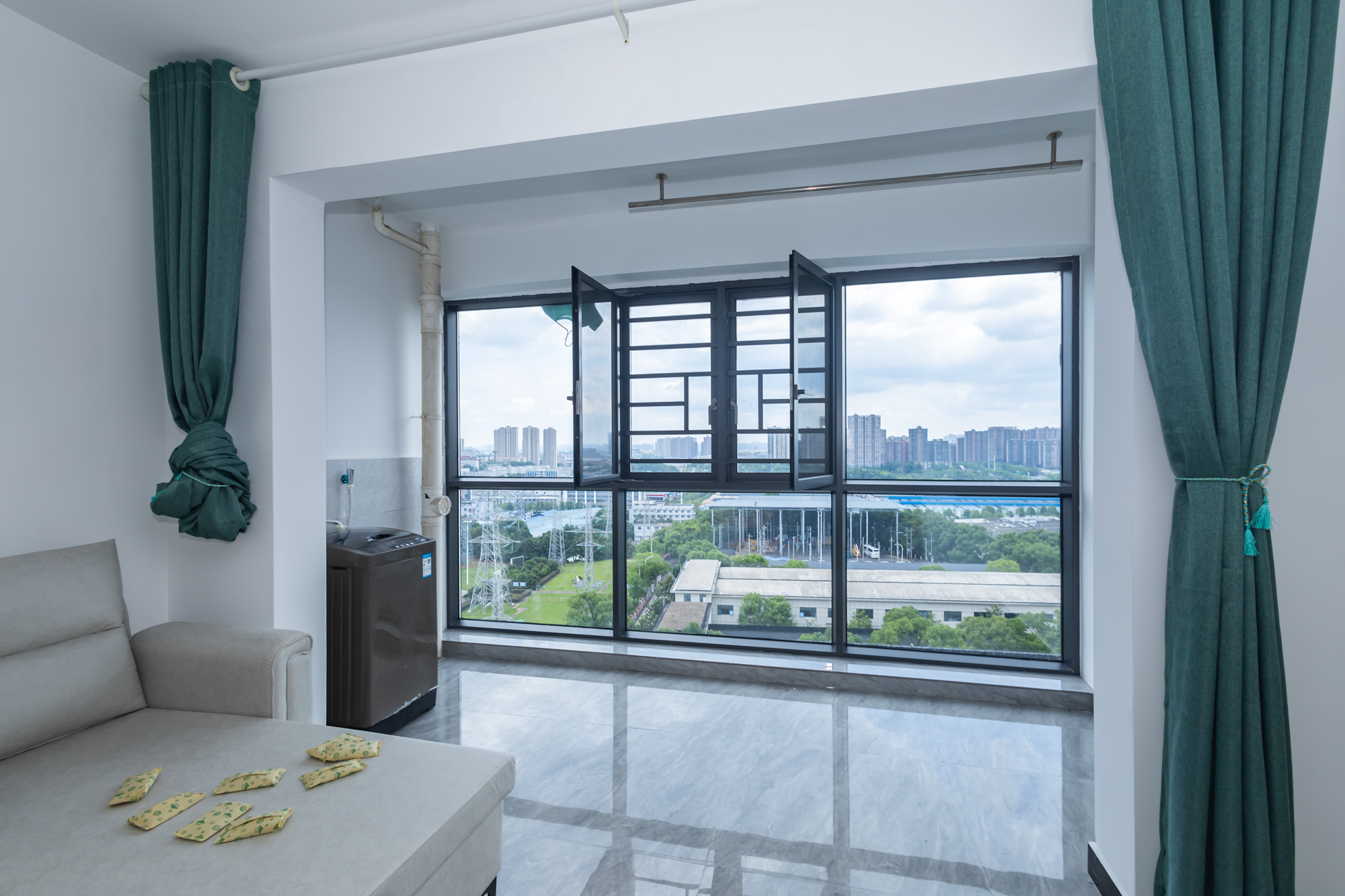 时代港湾  3室2厅1卫   88.00万阳台