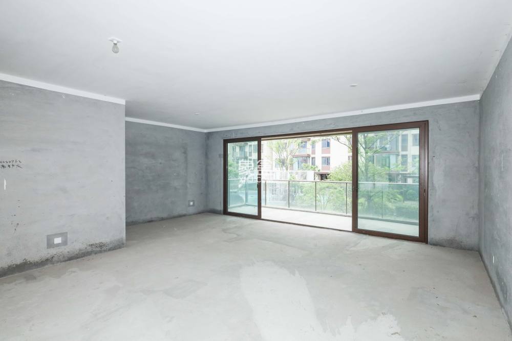 绿地麓湖郡  4室2厅2卫   218.00万
