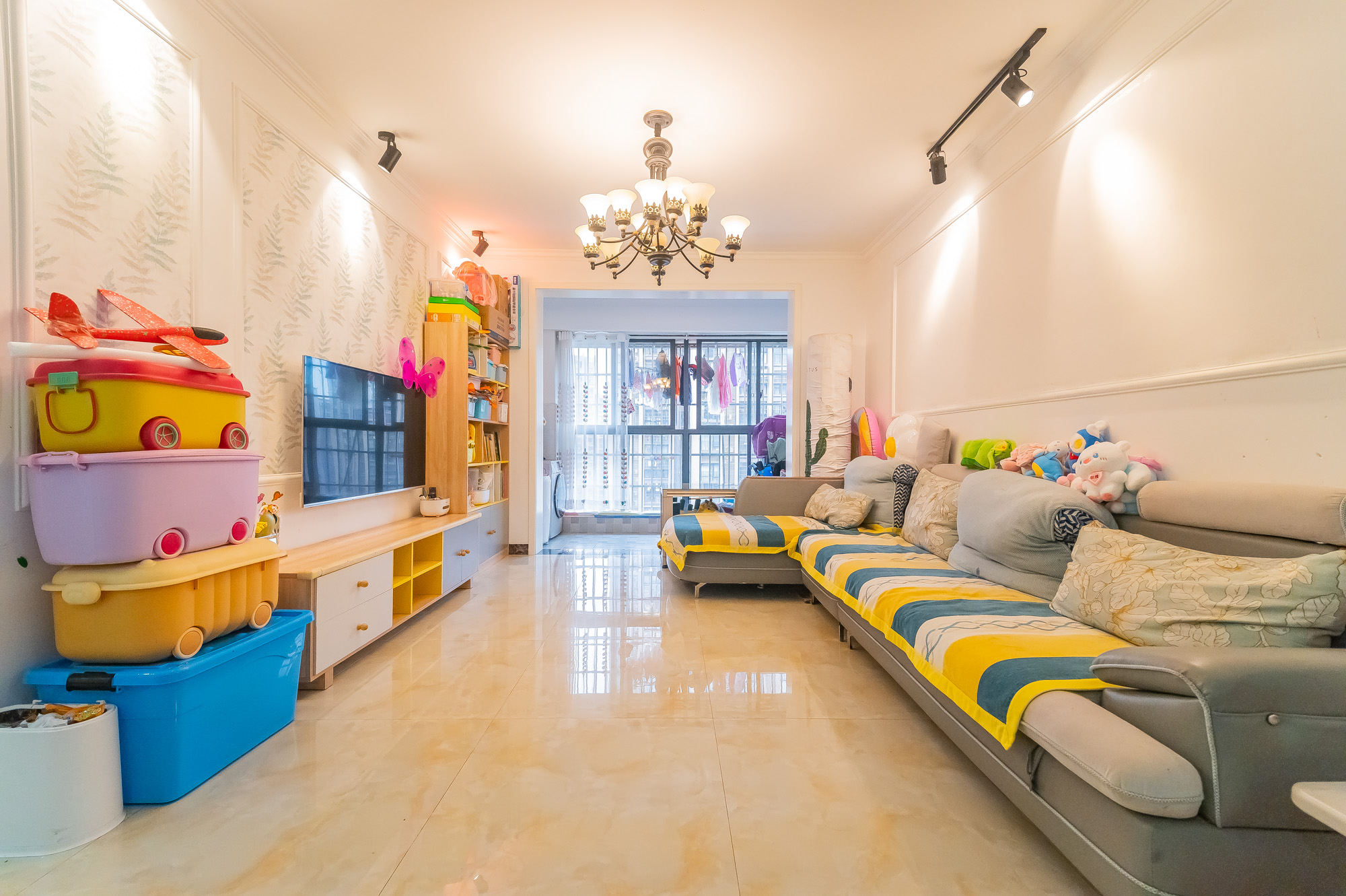 泊林晶城  3室2厅1卫    76.8万 泊林晶城  3室2厅1卫    76.8万客厅