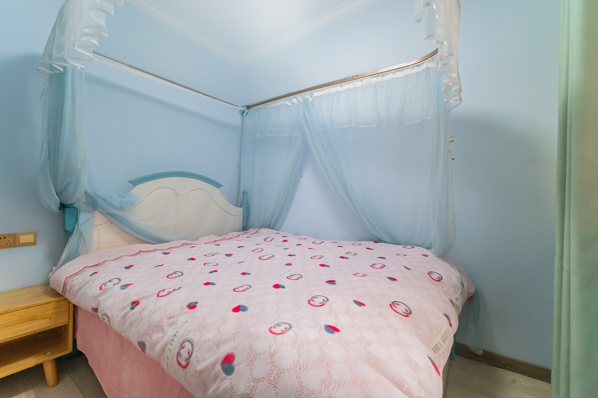 泊林晶城  3室2厅1卫    76.8万 泊林晶城  3室2厅1卫    76.8万卧室