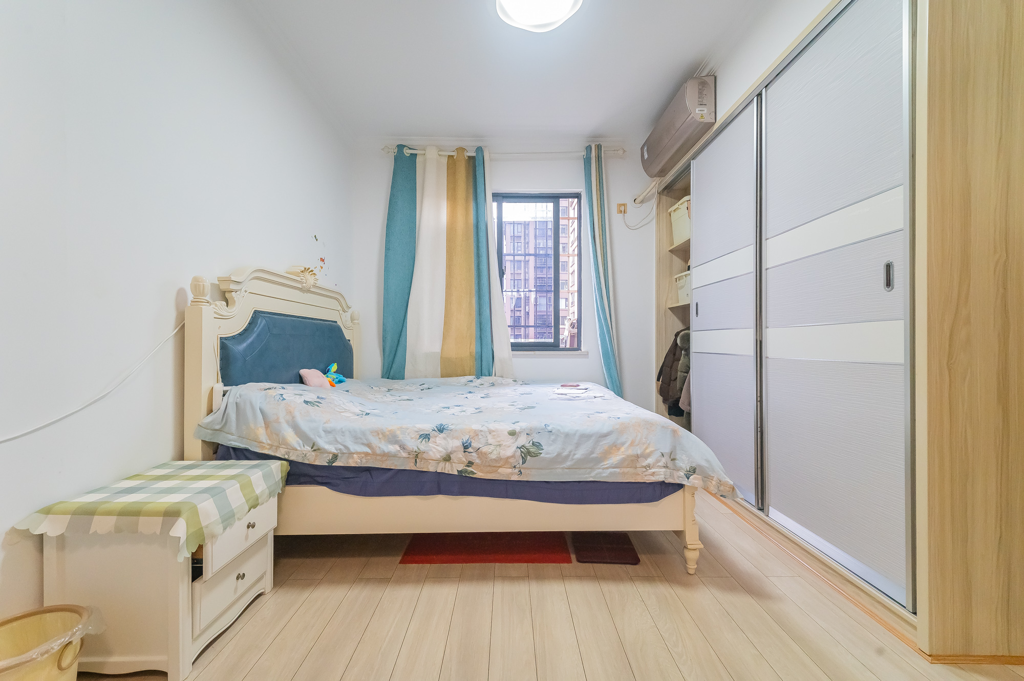 泊林晶城  3室2厅1卫    76.8万 泊林晶城  3室2厅1卫    76.8万卧室