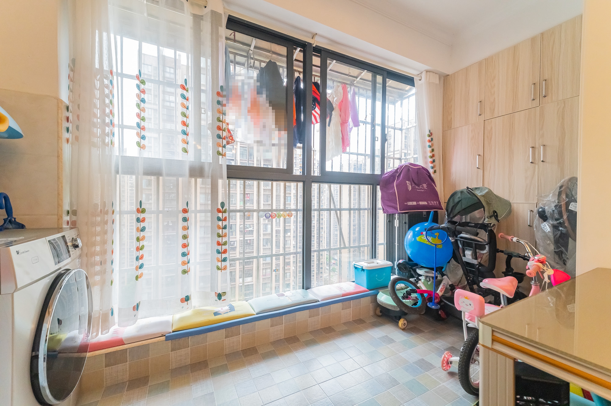 泊林晶城  3室2厅1卫    76.8万 泊林晶城  3室2厅1卫    76.8万阳台