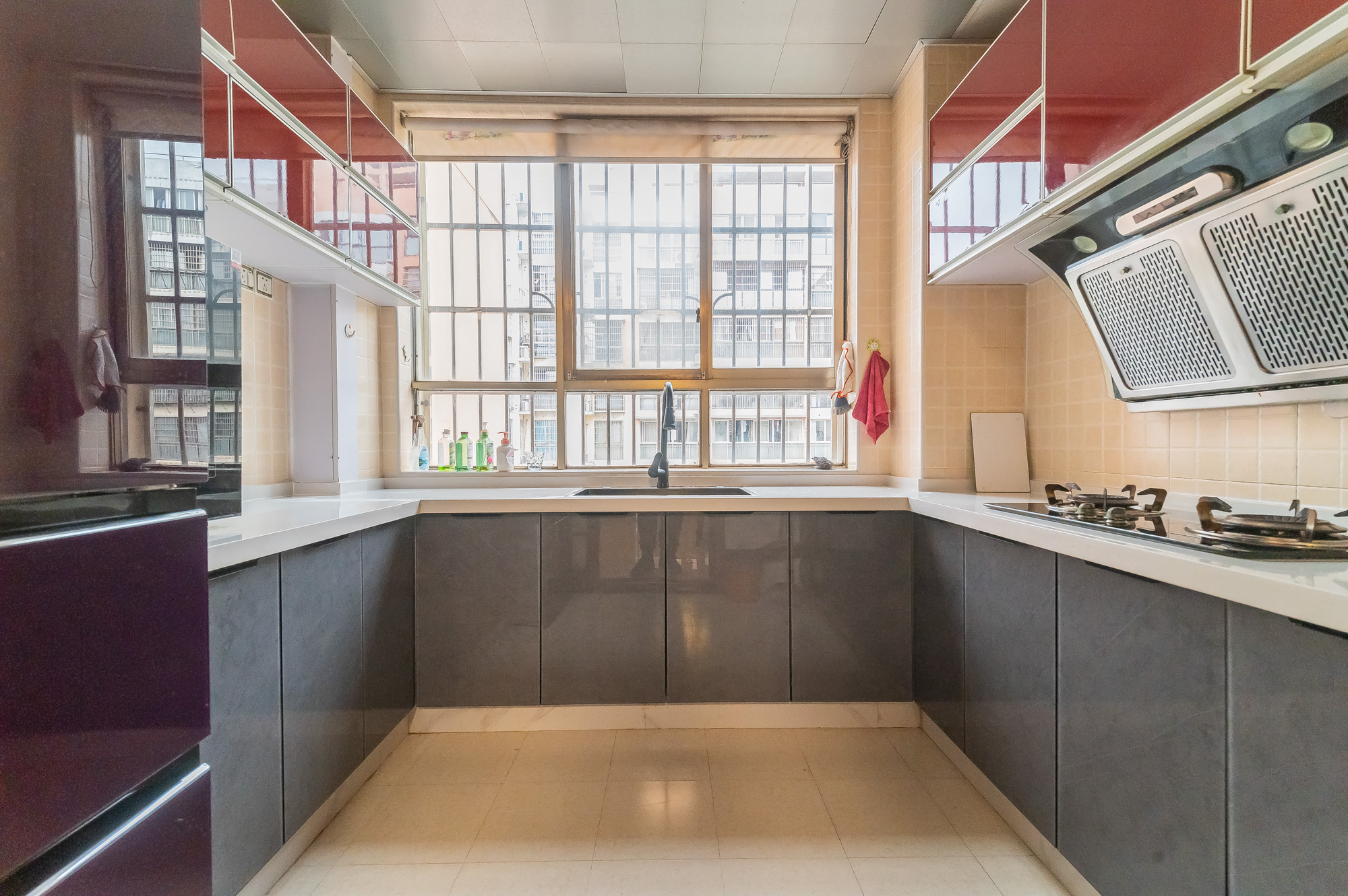 阳光丽景 3室2厅2卫 68.0万 阳光丽景 3室2厅2卫 68.0万厨房