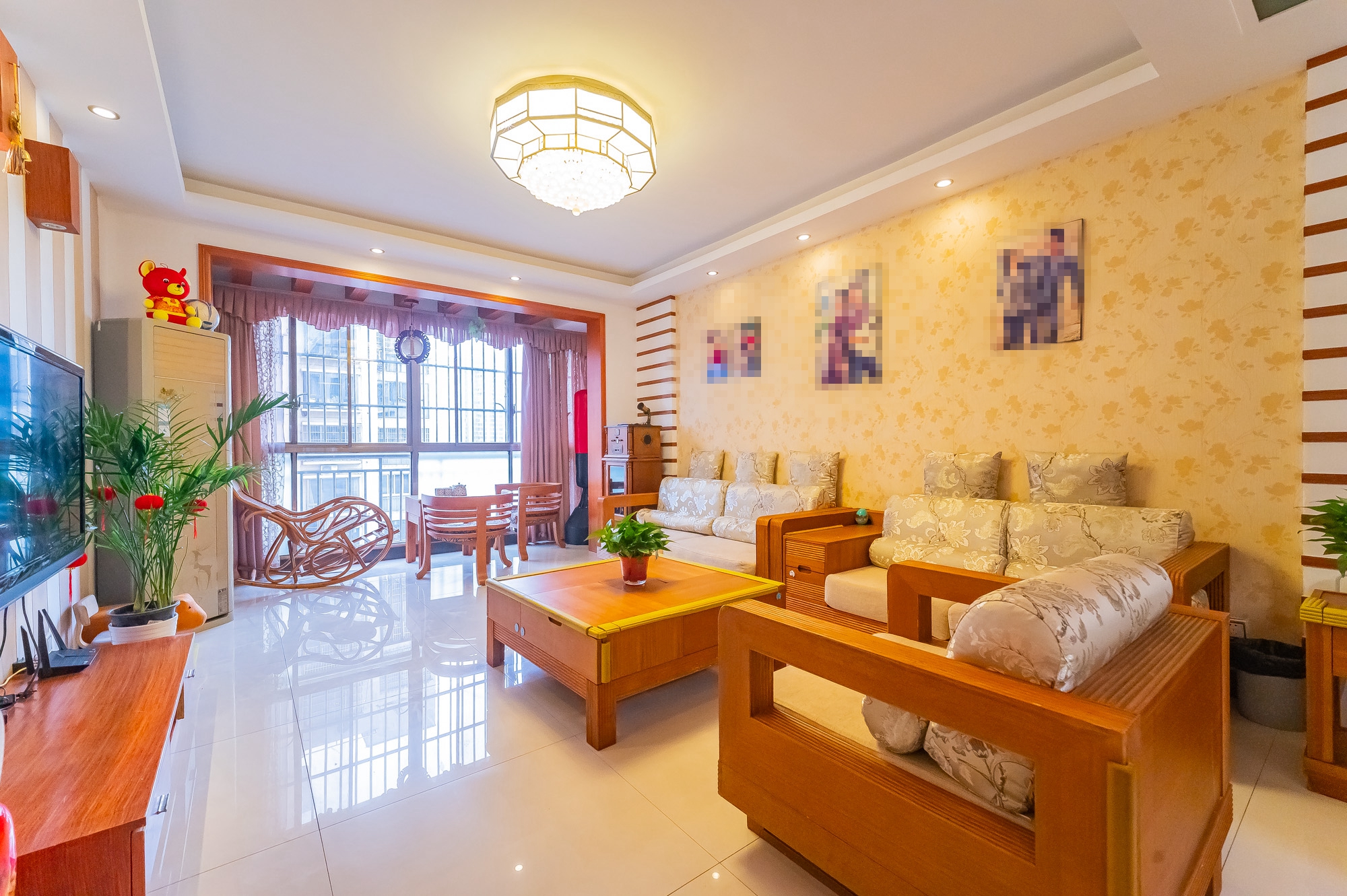 阳光丽景 3室2厅2卫 68.0万 阳光丽景 3室2厅2卫 68.0万客厅