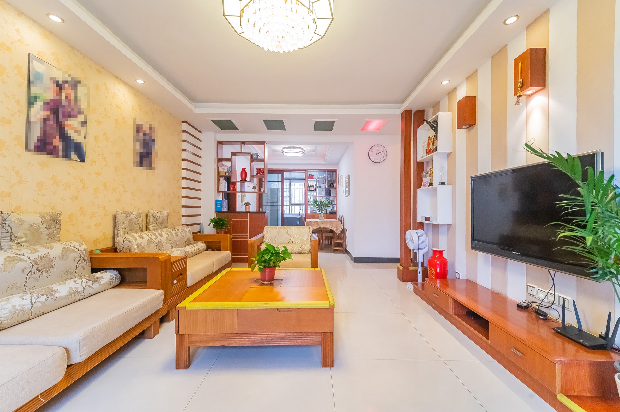 阳光丽景 3室2厅2卫 68.0万 阳光丽景 3室2厅2卫 68.0万客厅