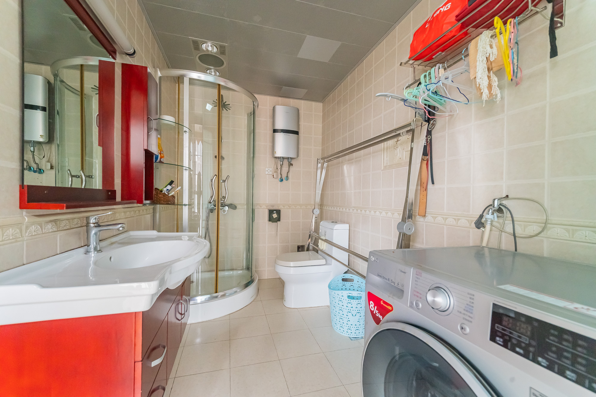 阳光丽景 3室2厅2卫 68.0万 阳光丽景 3室2厅2卫 68.0万卫生间