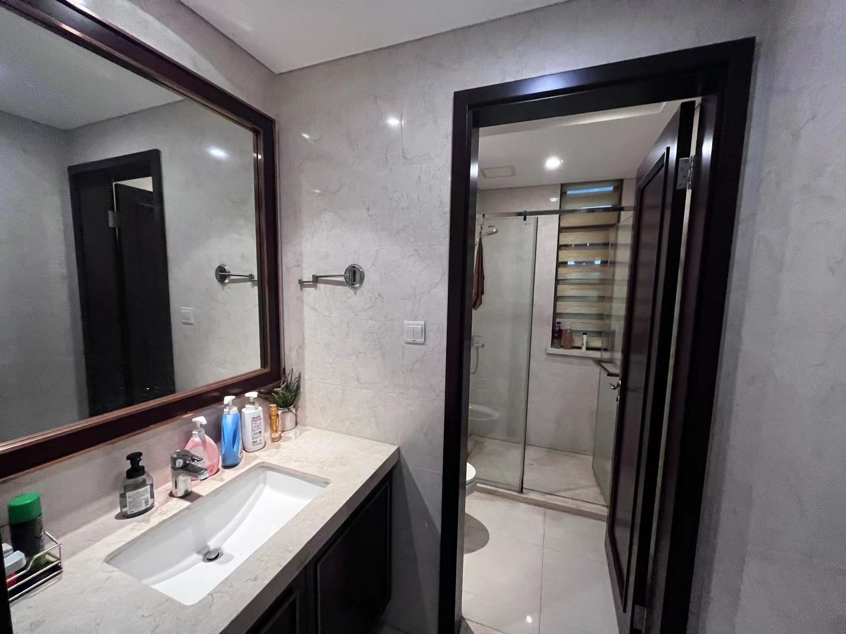 晋合湘水湾二期 5室2厅3卫 220.0万 晋合湘水湾二期 5室2厅3卫 220.0万室内图