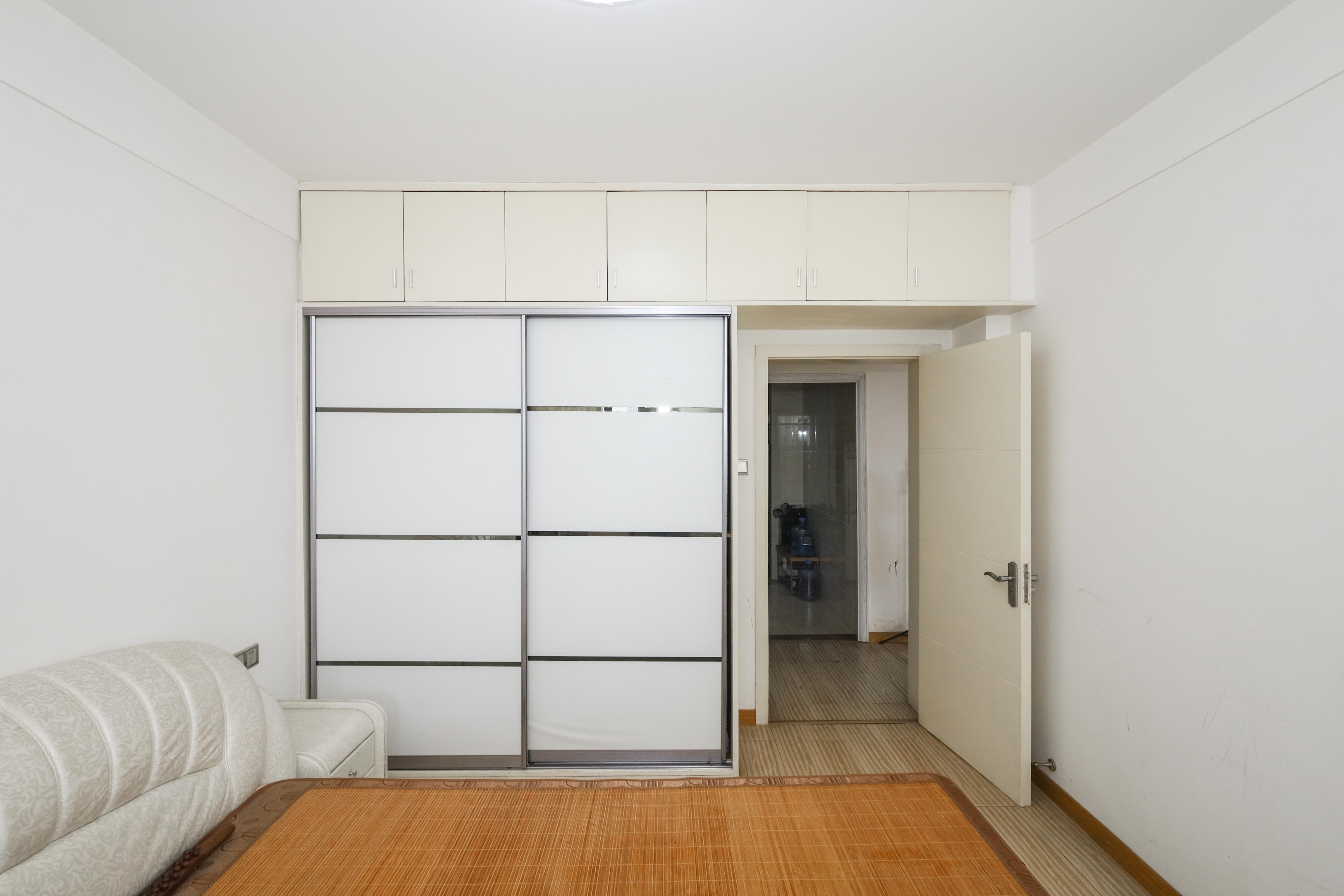 保利麓谷林语F区  2室2厅1卫   88.00万卧室